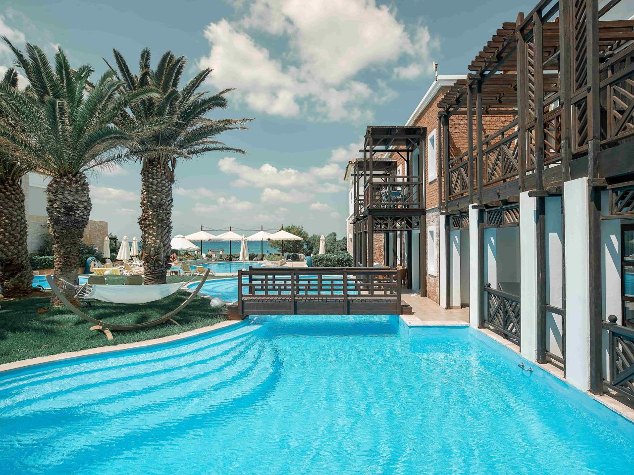 Suite Sea Front Sharing Pool