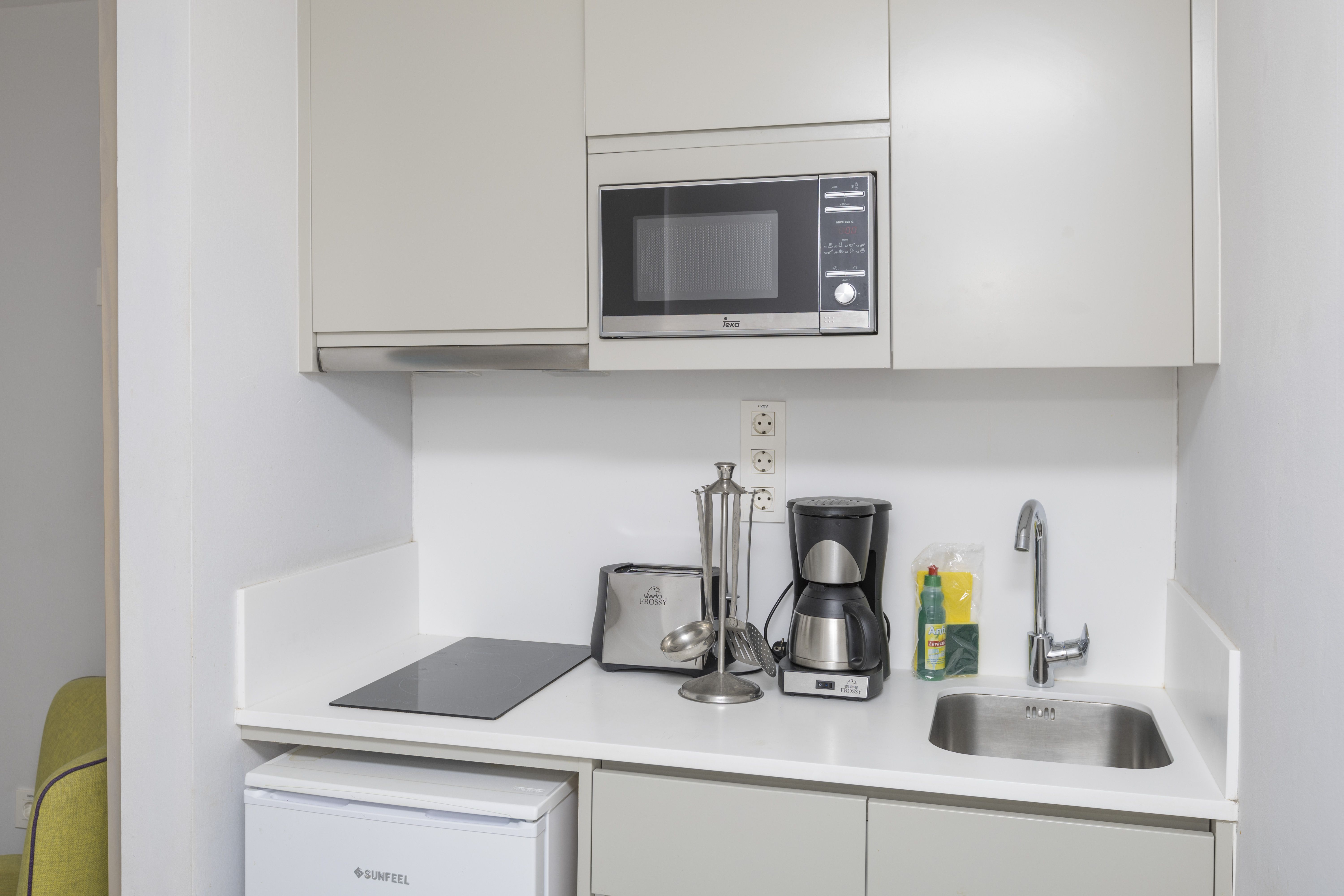 STANDARD STUDIO WITH BALCONY (STR)