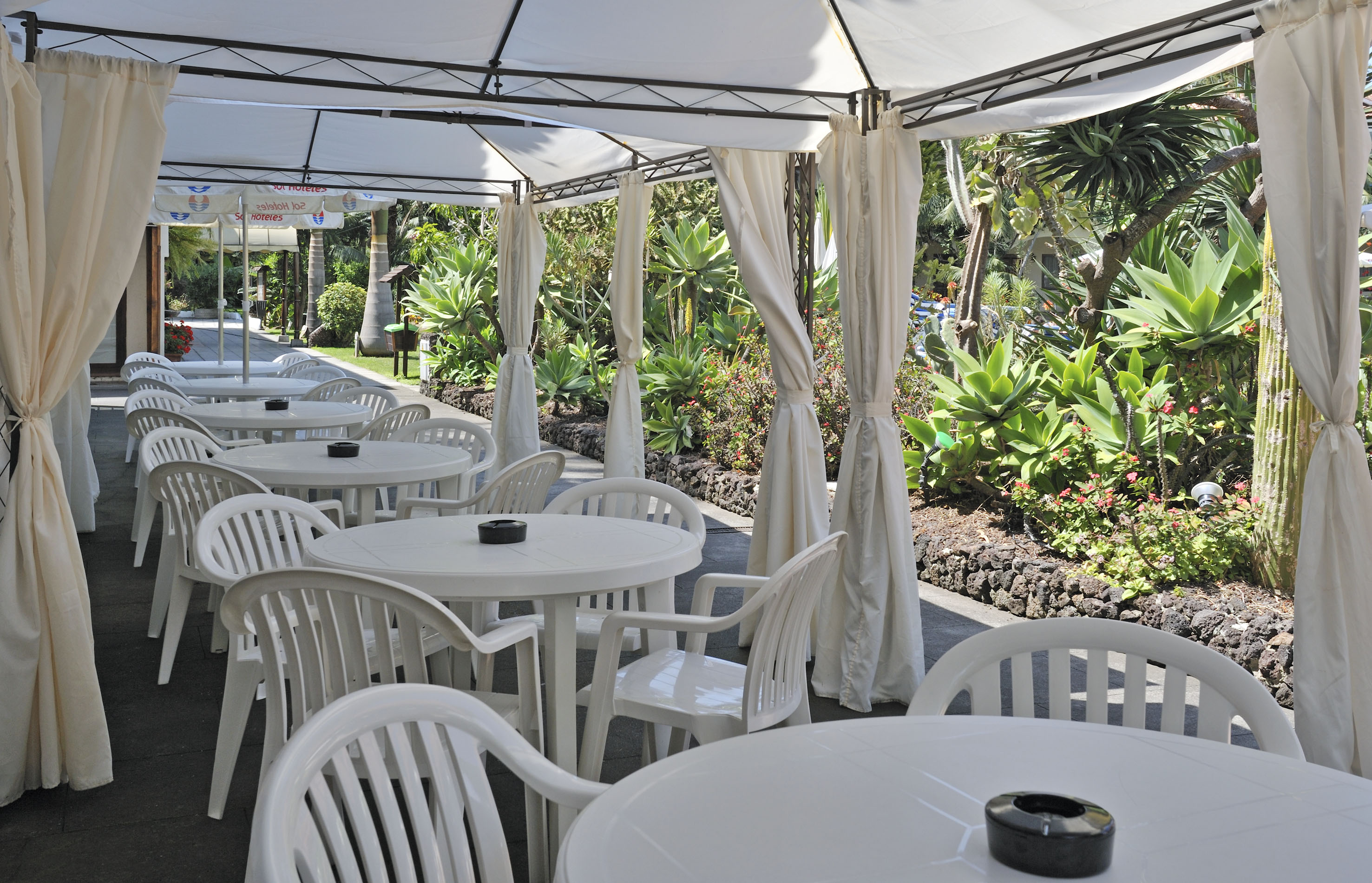 Pool Bar