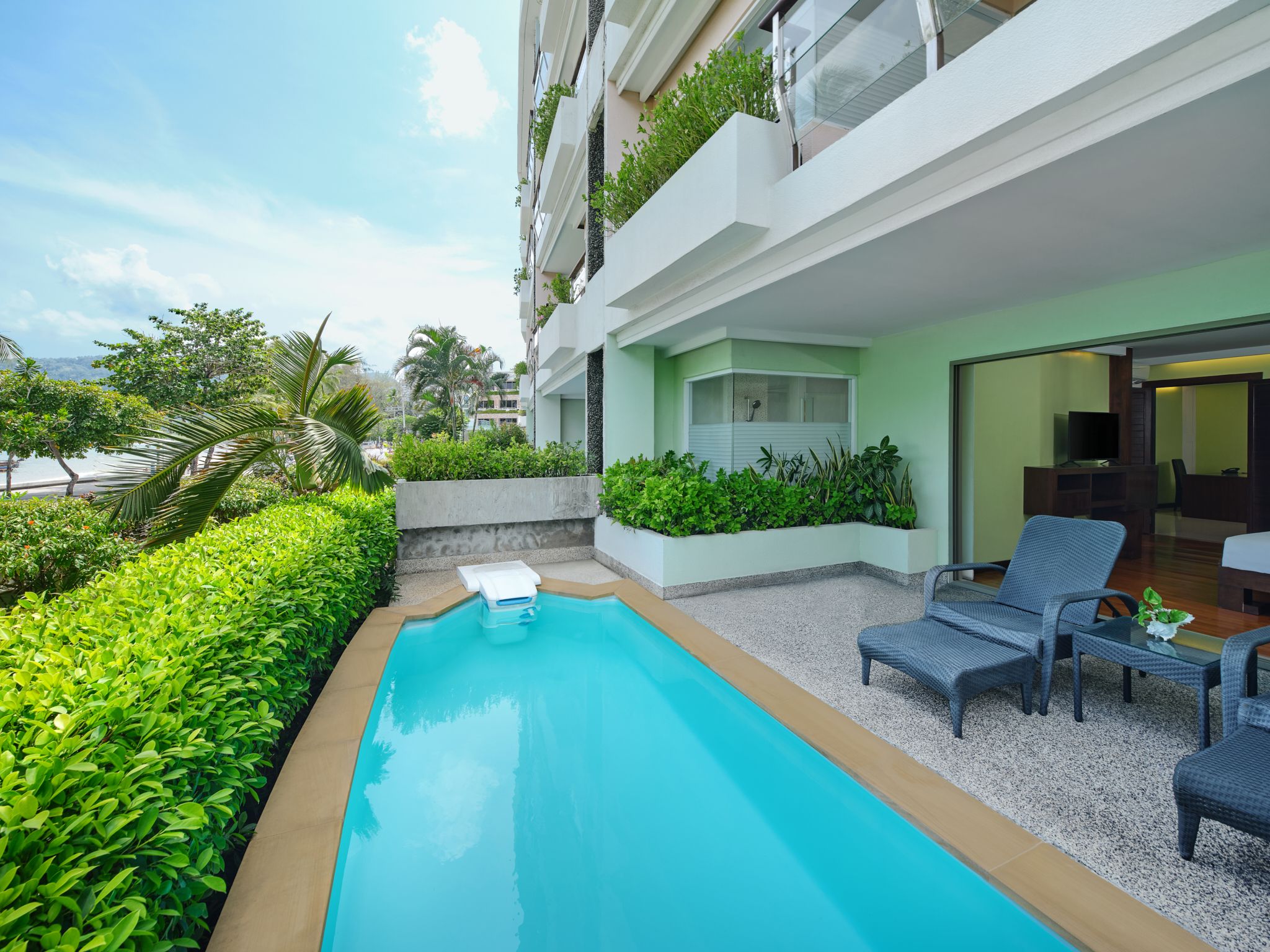 One Bedroom Plunge Pool Suite Sea View