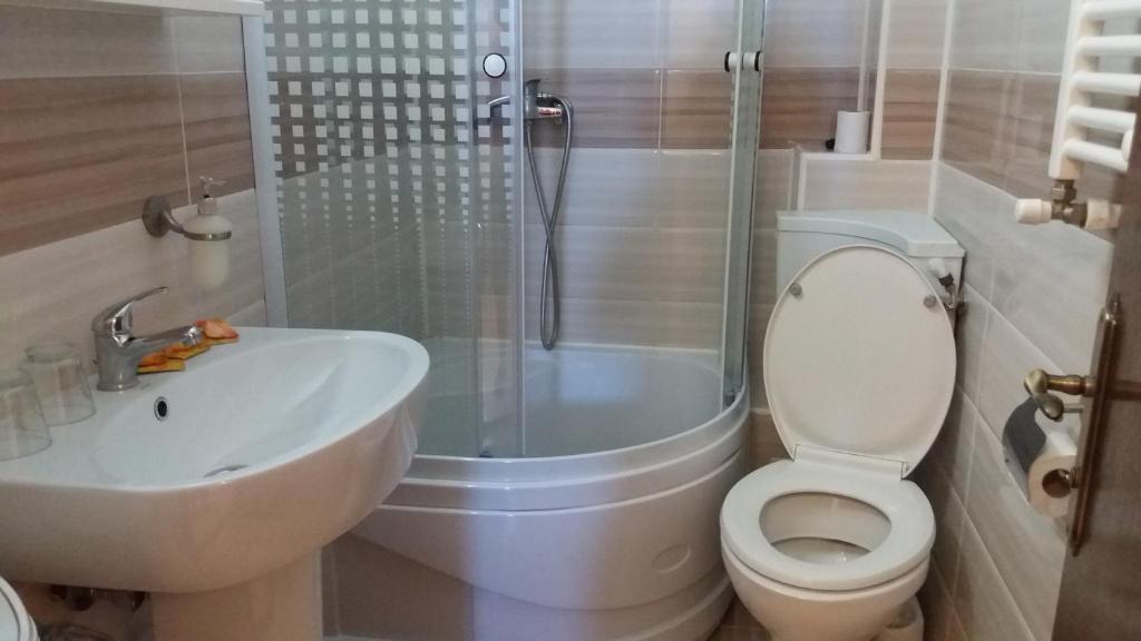 Apartamentul cu doua dormitoare si vedere laterala la mare