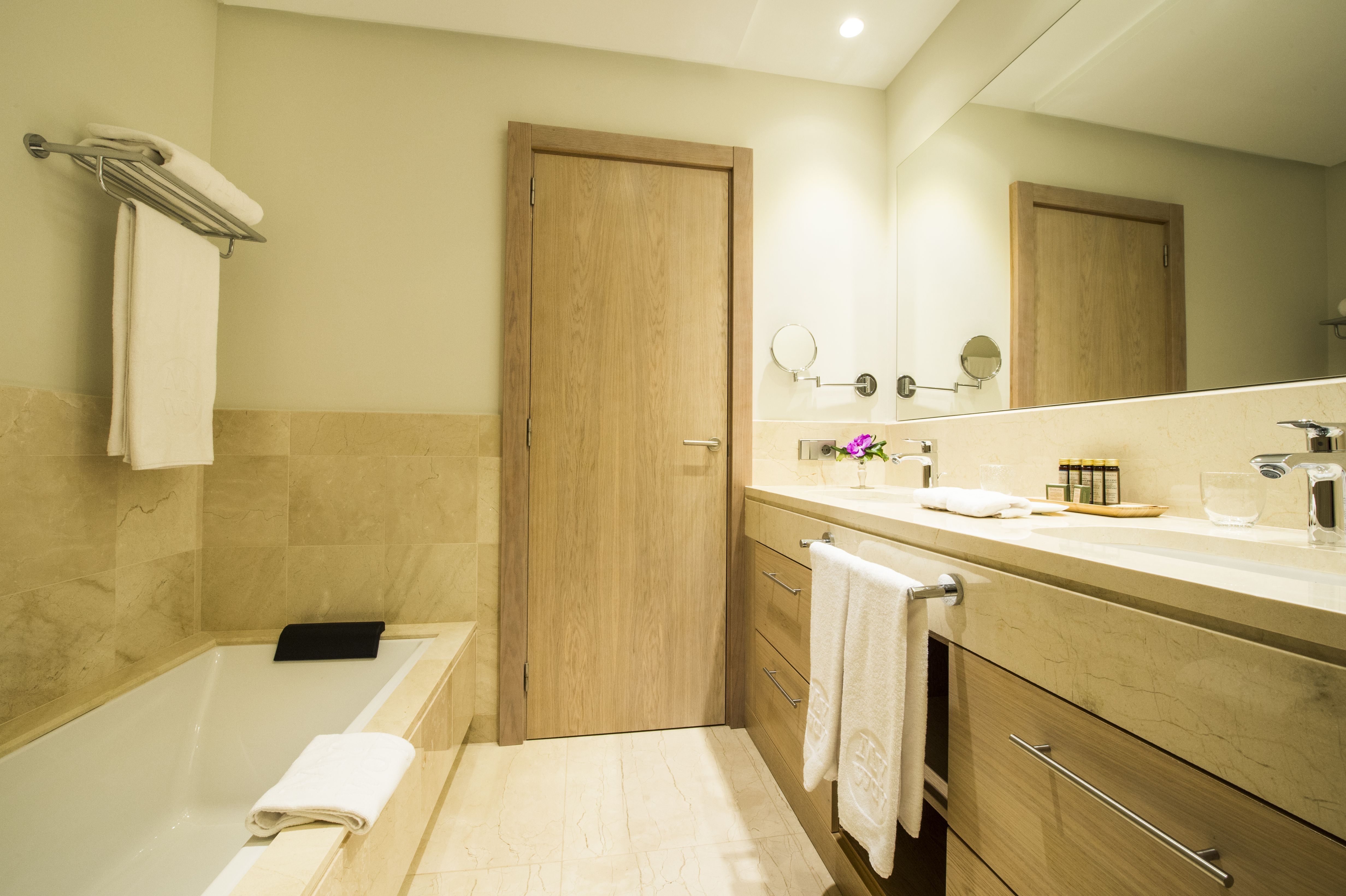 1 BEDROOM SUITE PARTIAL SEA VIEW
