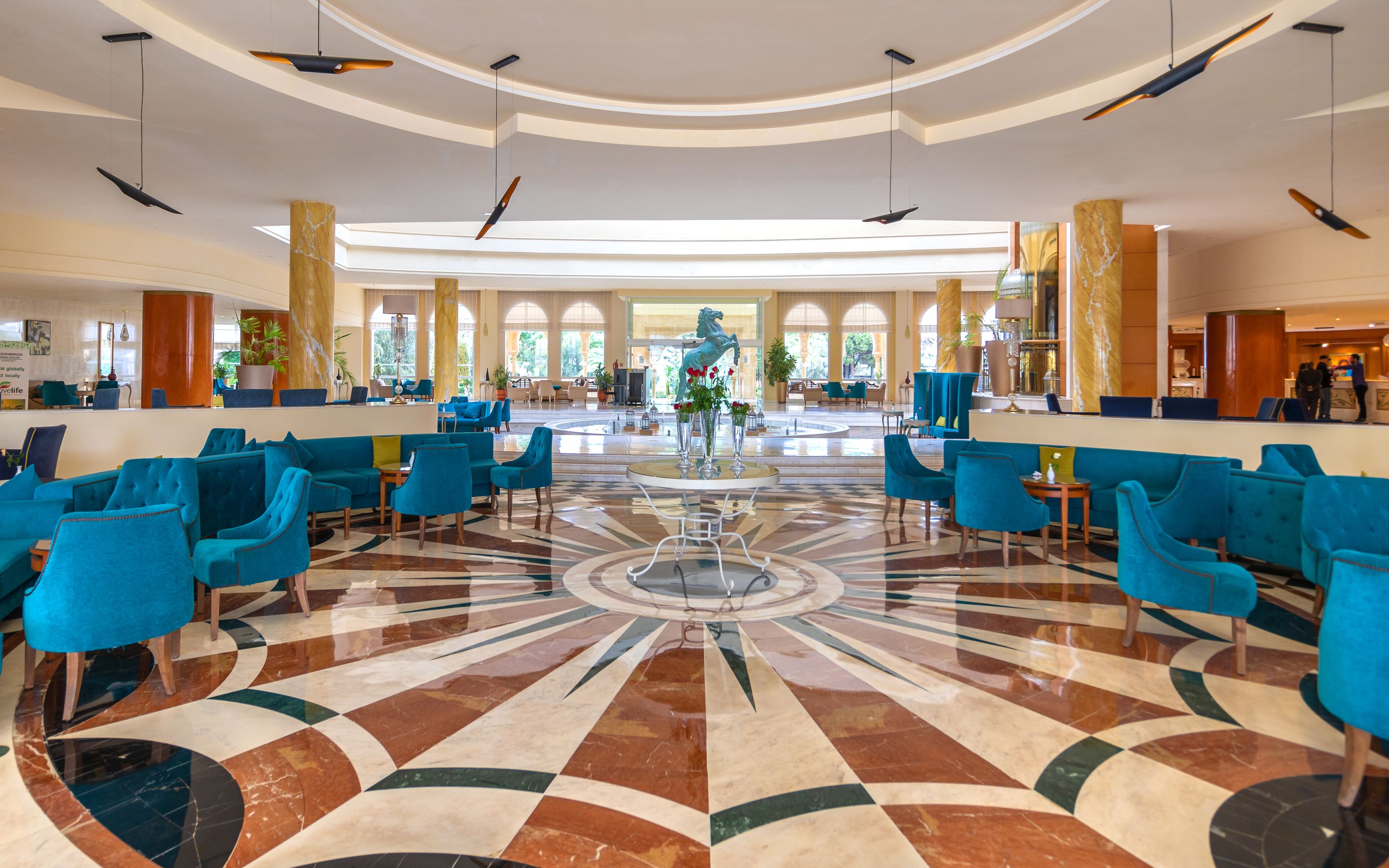 LOBBY BAR