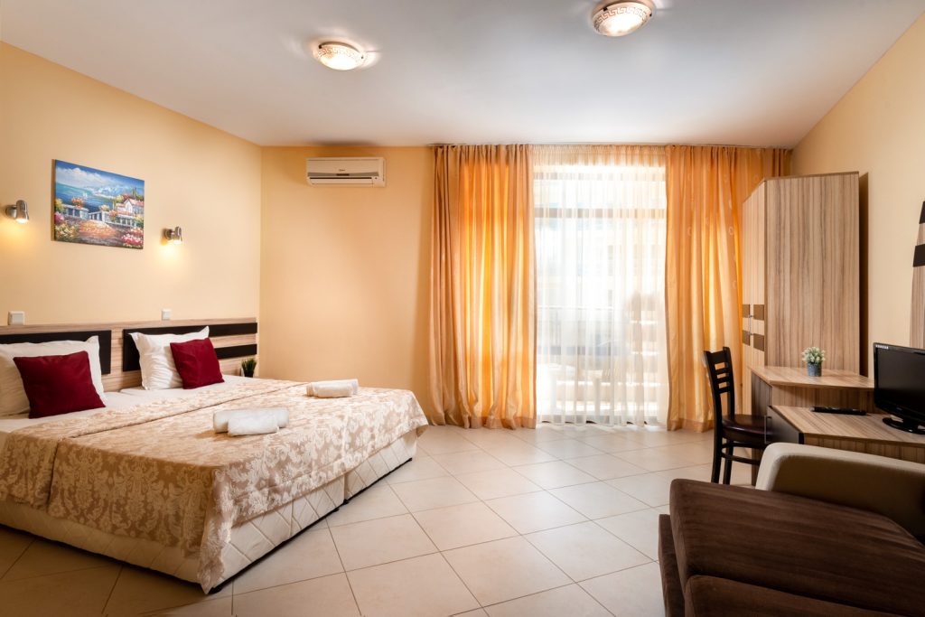 SINGLE W.CHILD STANDARD ROOM (BALCONY)