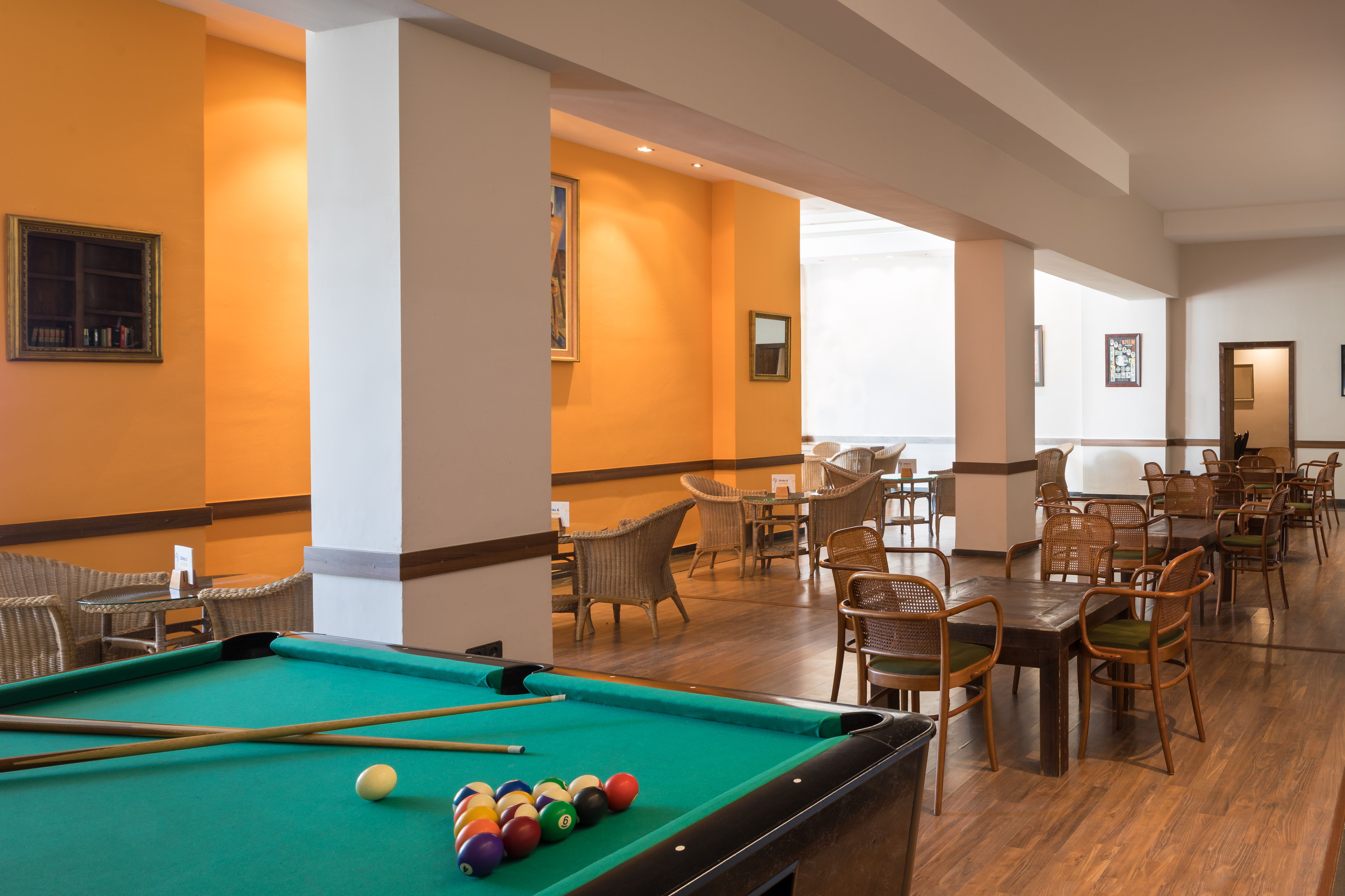 MAIN BAR
