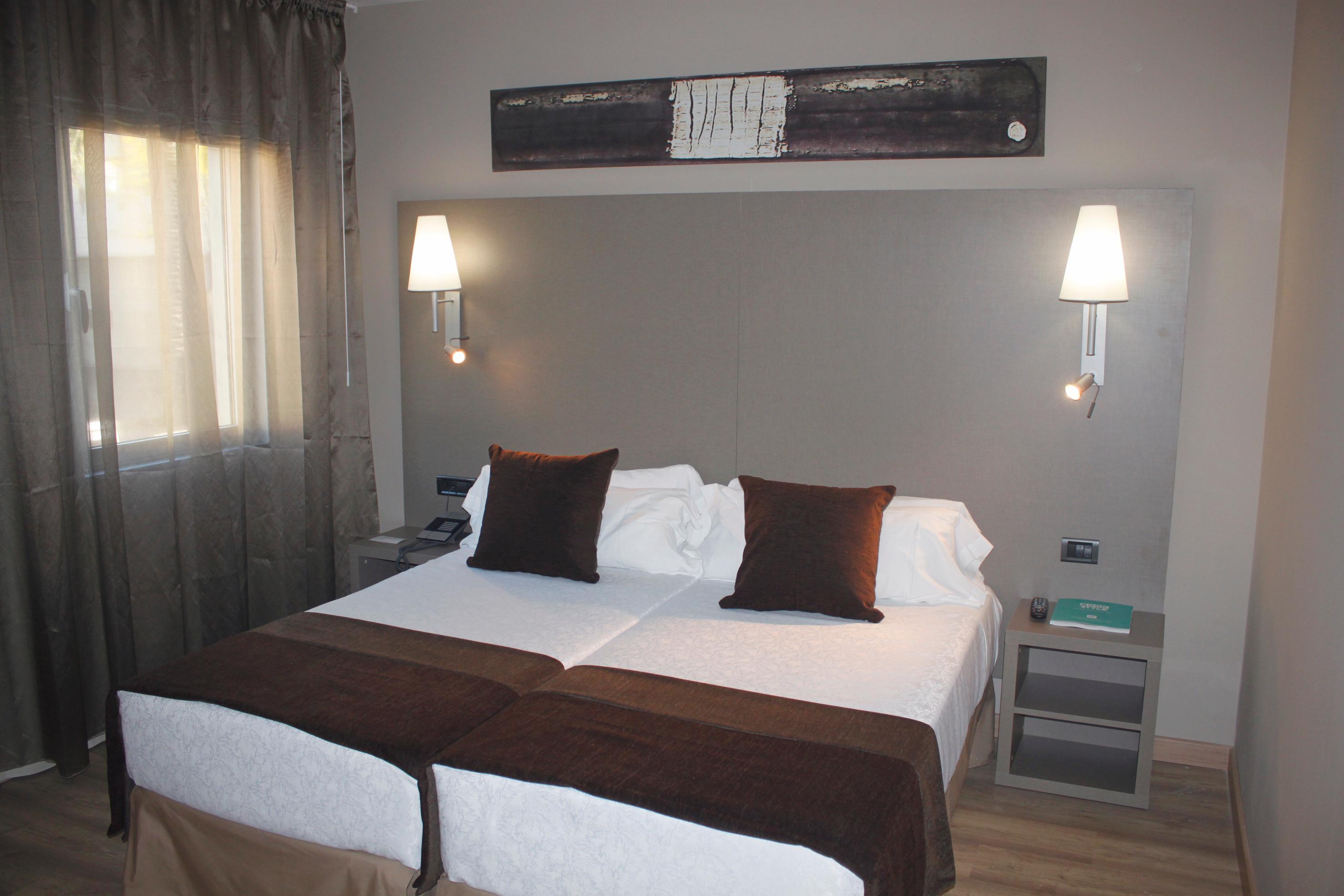 SINGLE ROOM