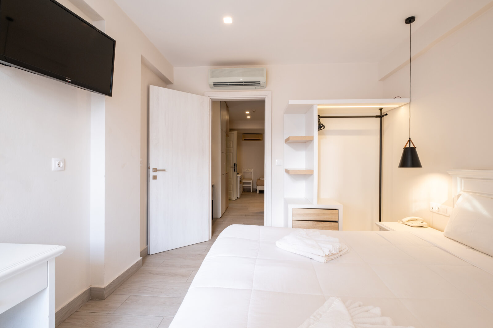 ONE BEDROOM SUITE LAND VIEW
