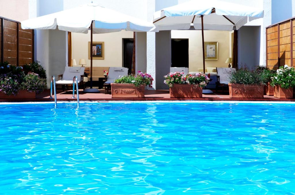 SUITE POOL FRONT