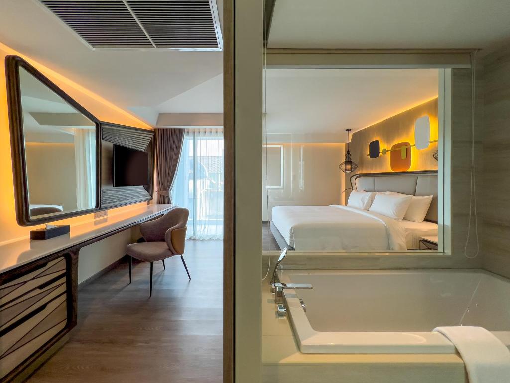 Premier King Bed Room with Balcony