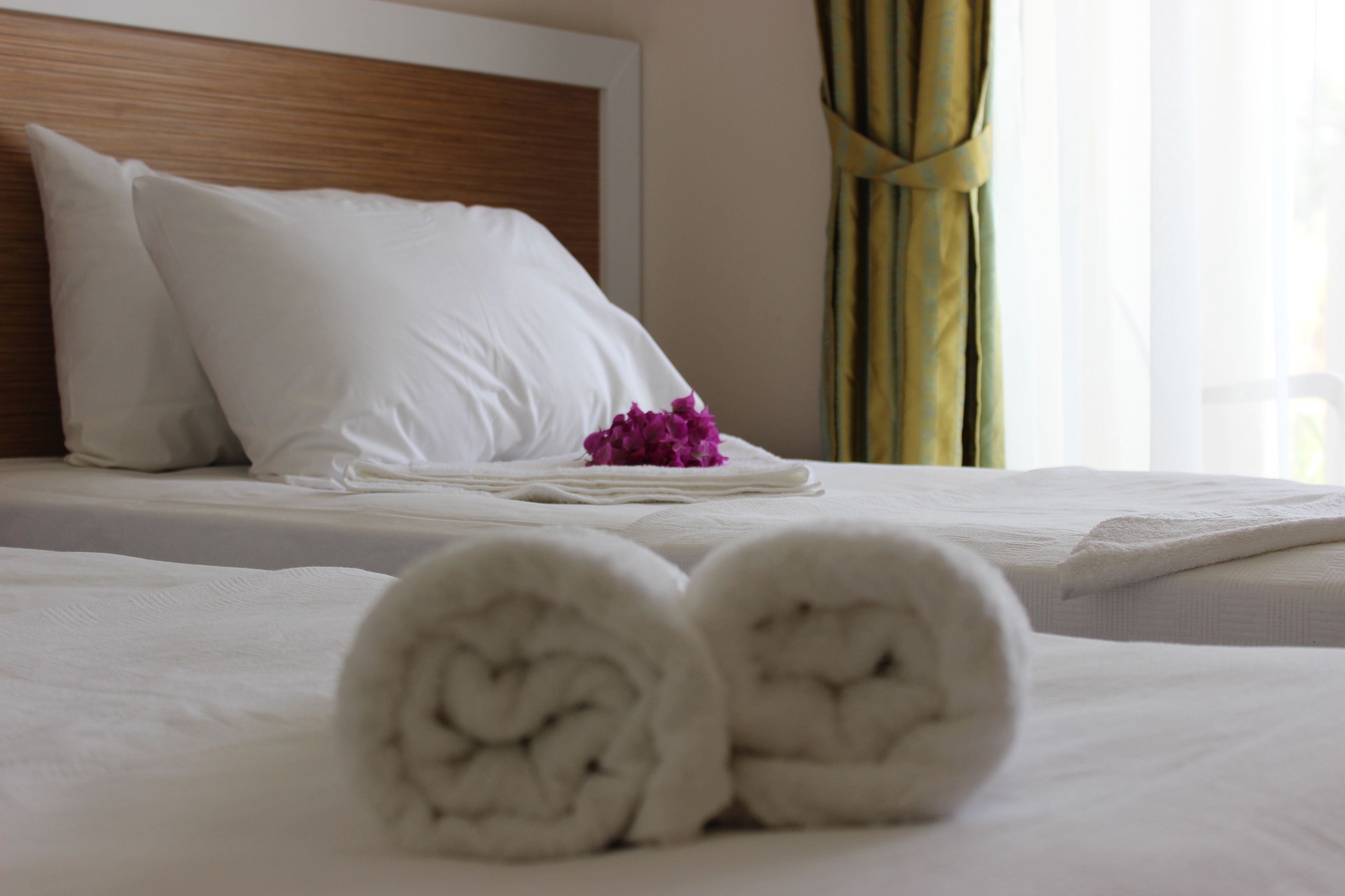 SINGLE ROOM
