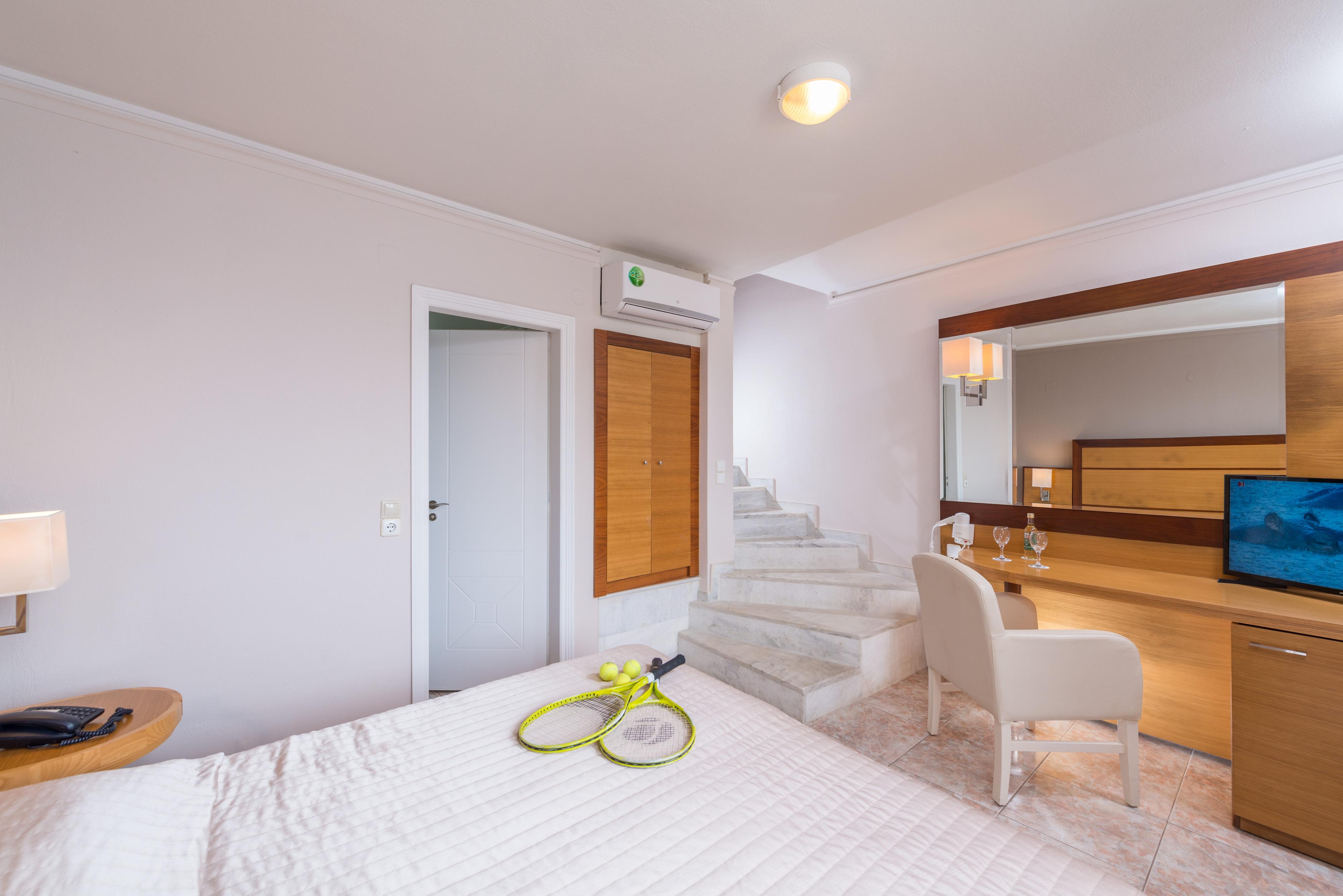 FAMILY 2 BEDROOMS MAISONETTE SEAVIEW