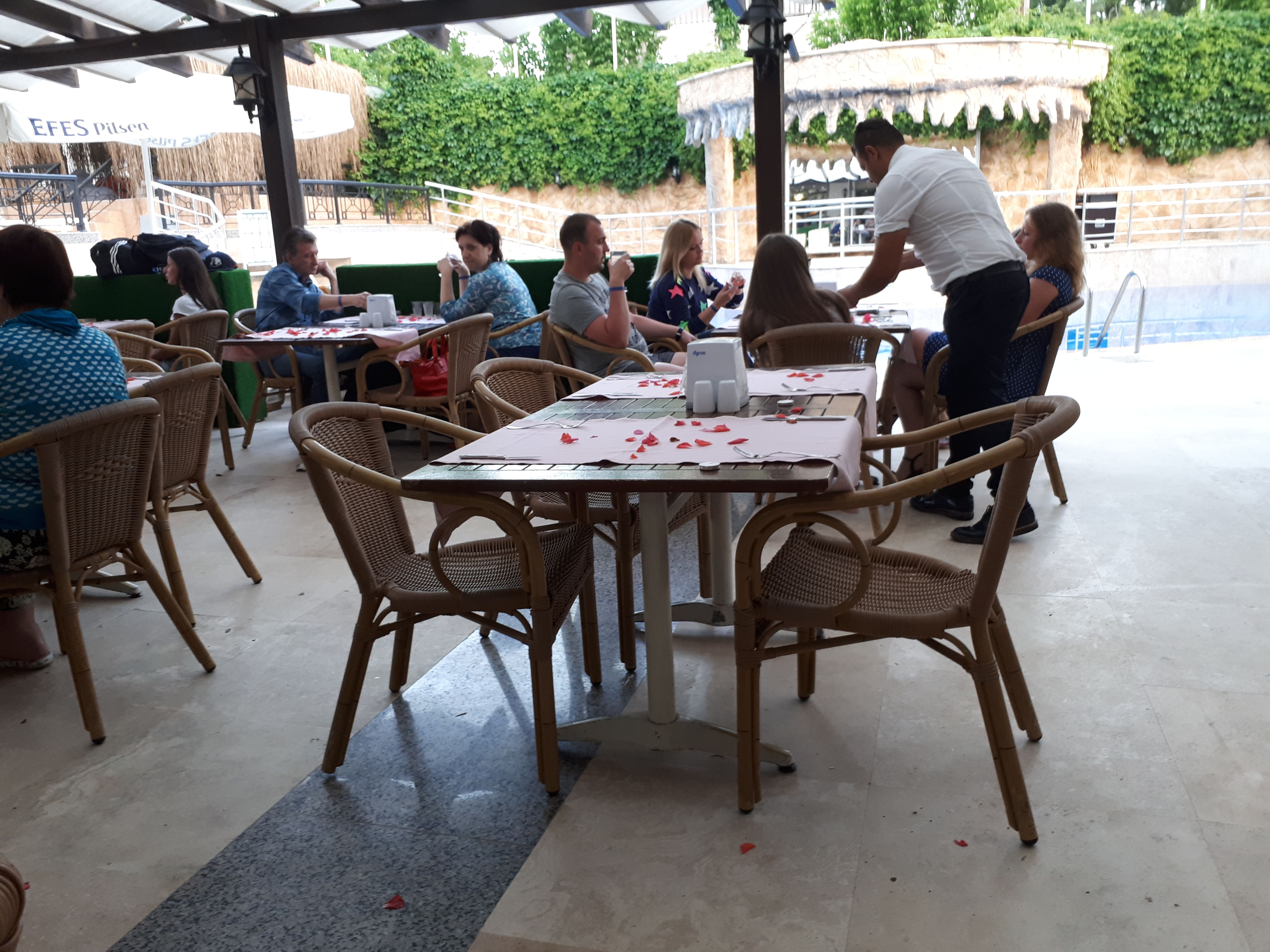 MAIN RESTAURANT
