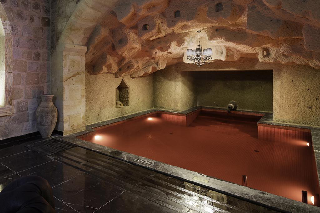 Piscină interioară