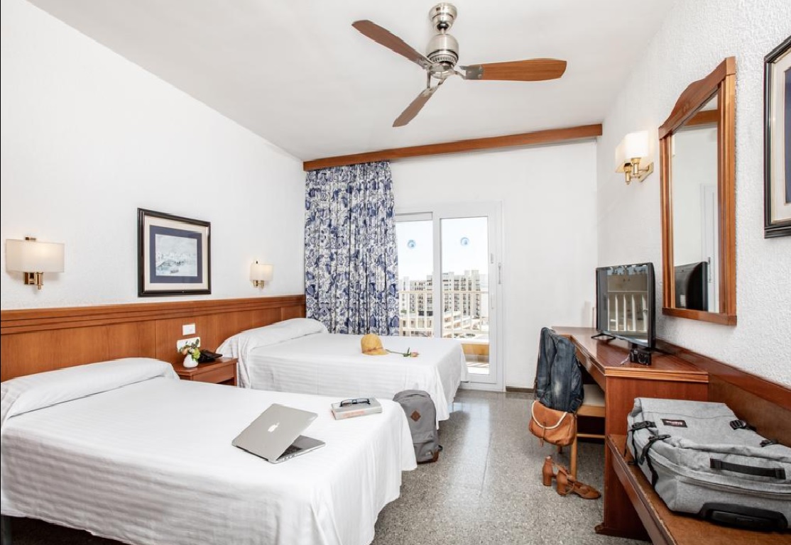 DOUBLE ROOM