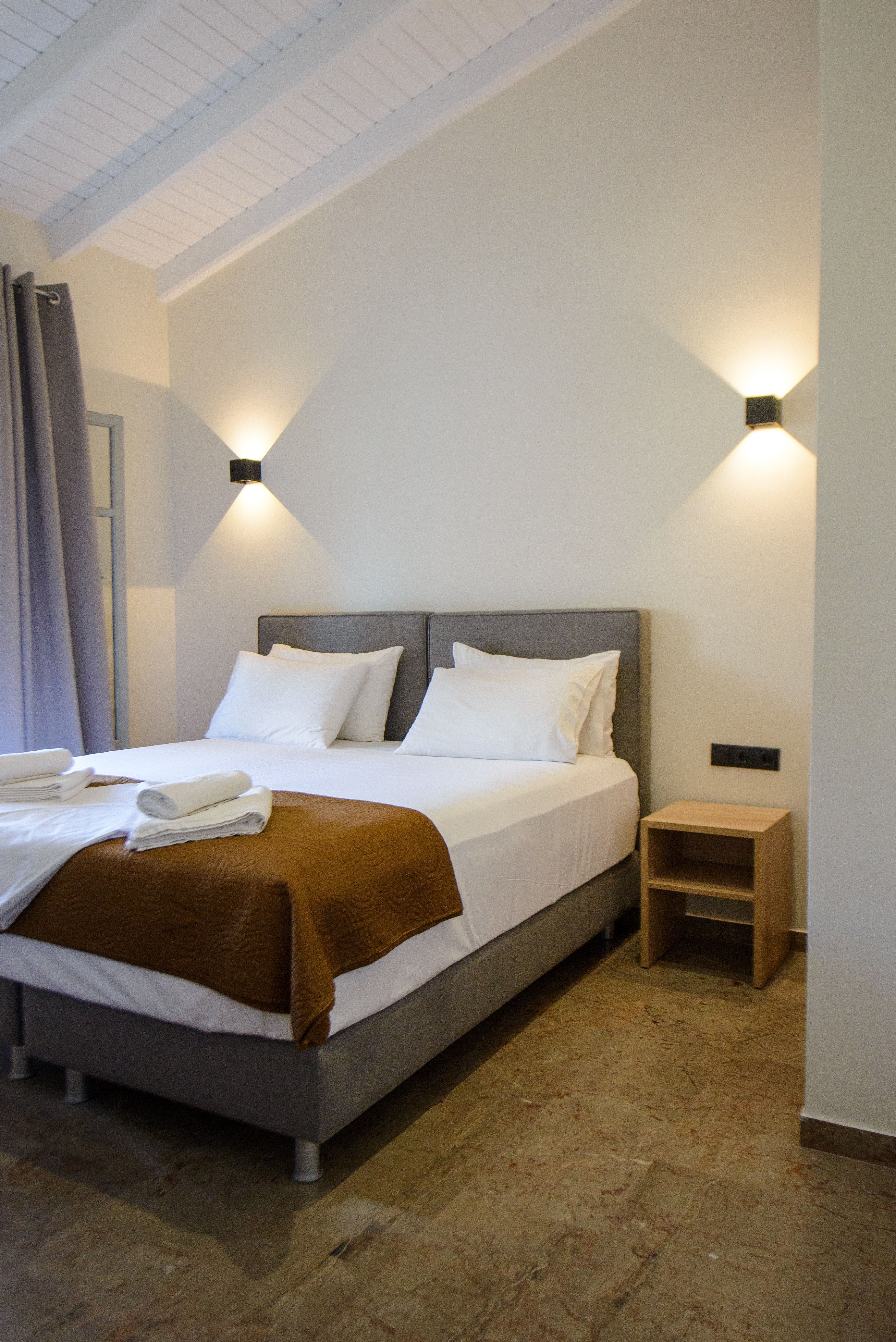 1 BEDROOM APARTMENTS