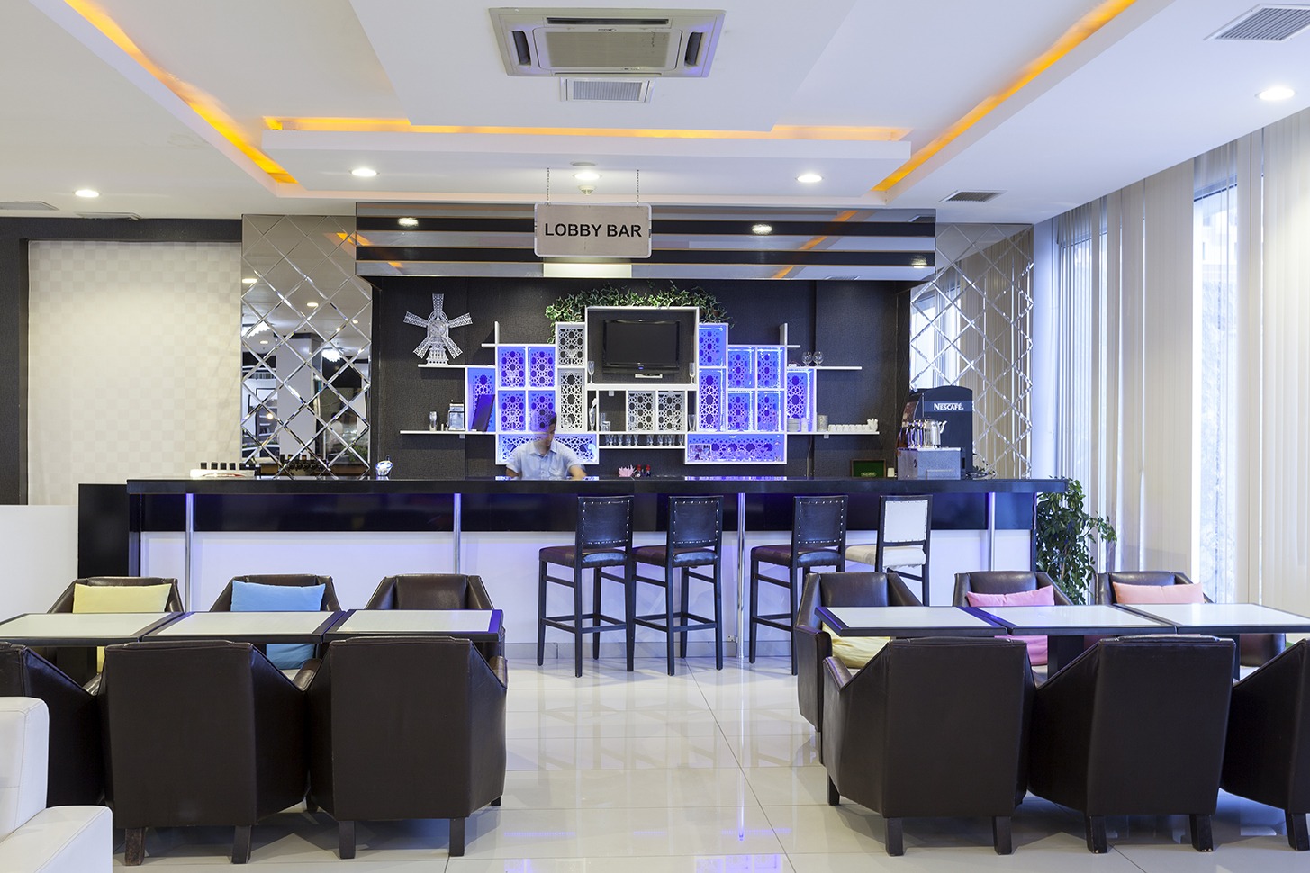 LOBBY BAR
