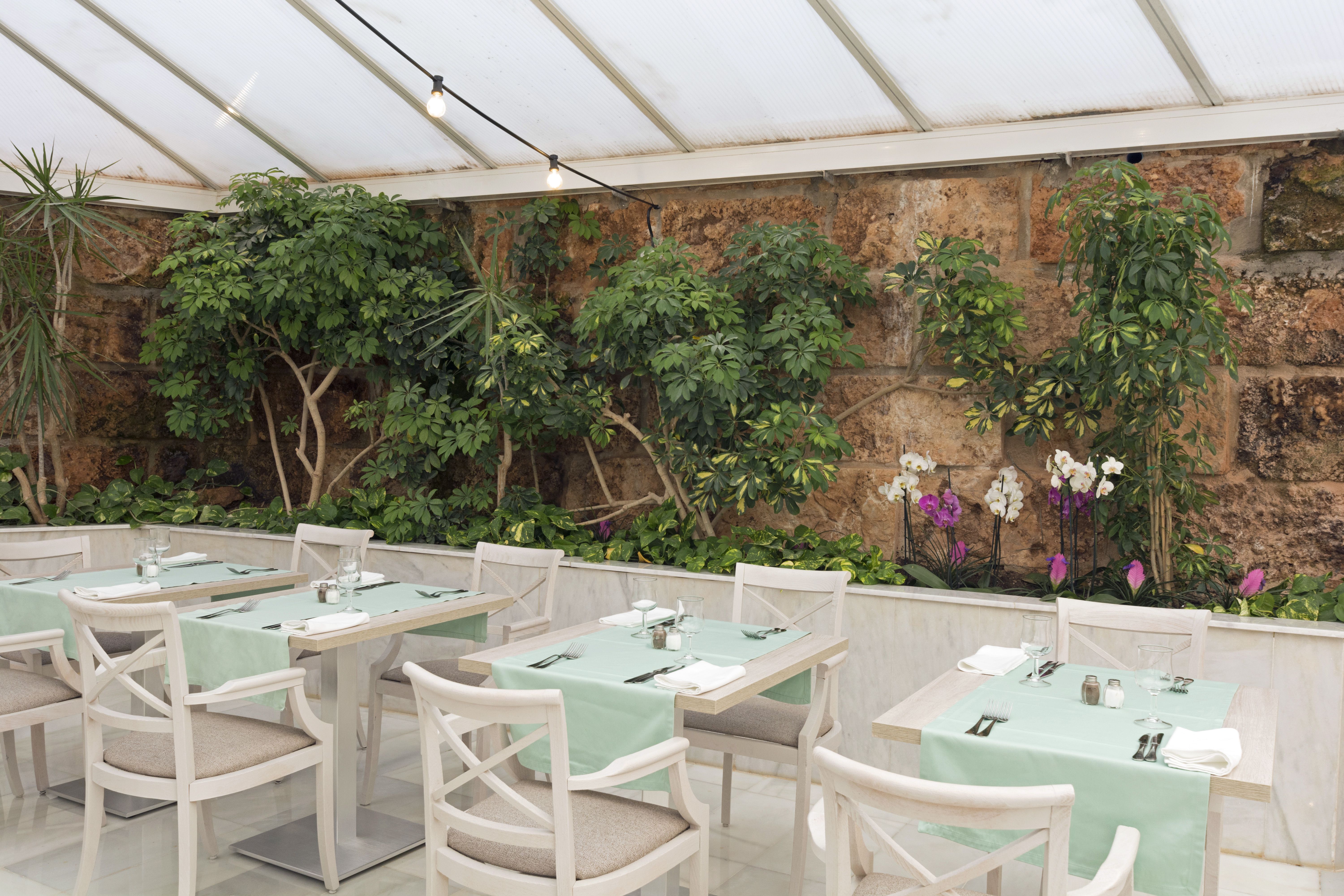 MAIN RESTAURANT