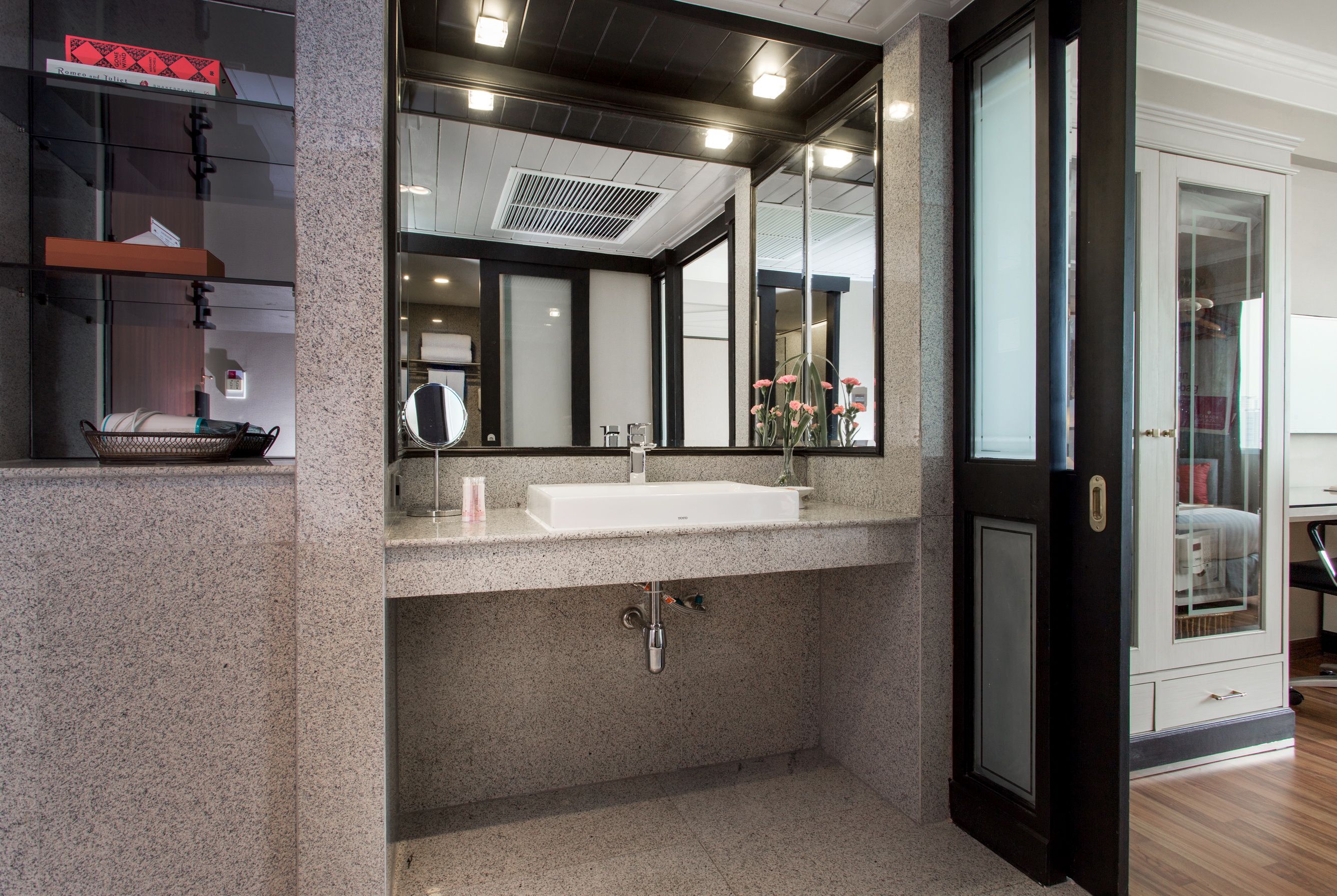 Executive Deluxe Riverview Room