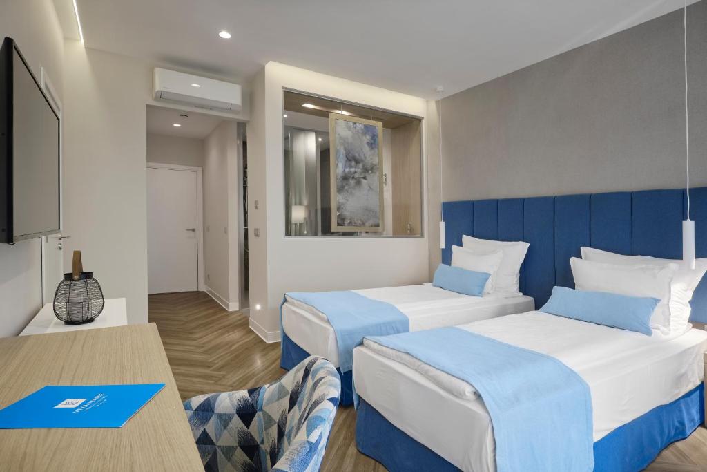 STANDARD ROOM (PARK VIEW, BALCONY)