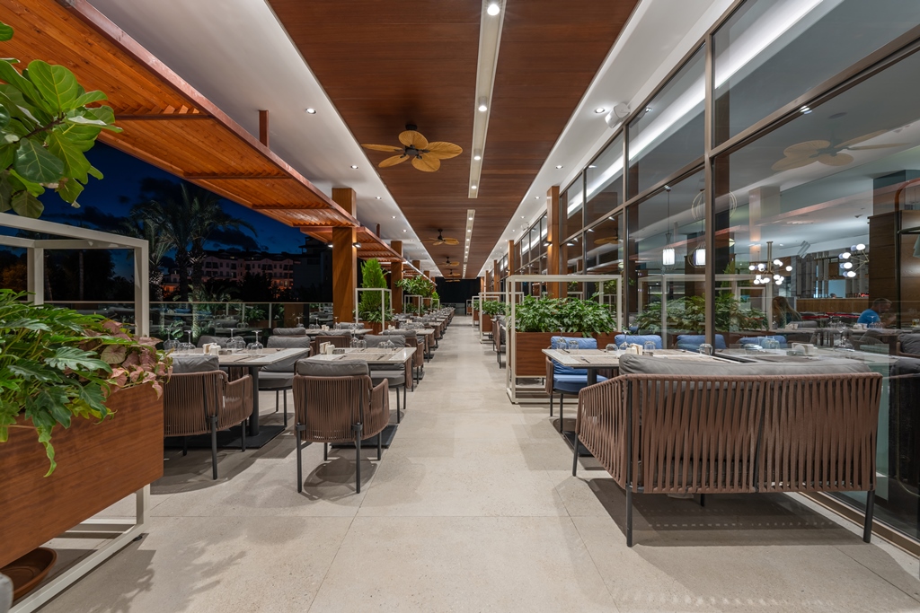 MAIN RESTAURANT