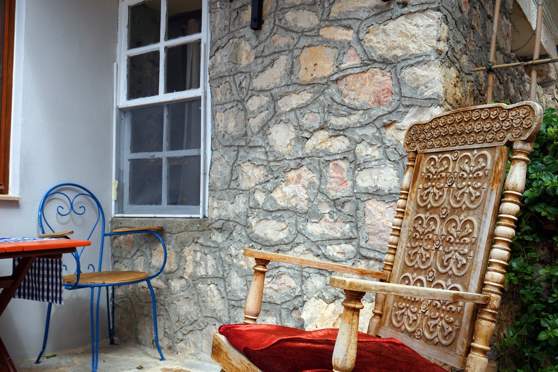 Taş Oda  Deniz ve Bahçe Manzaralı Oda 