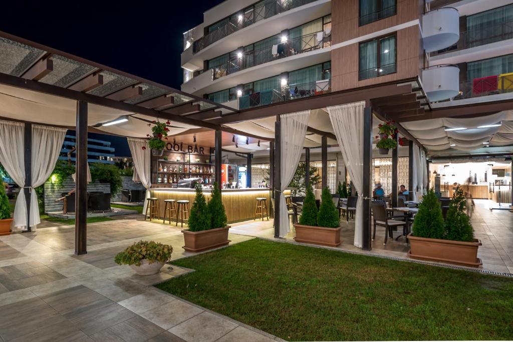 POOL BAR