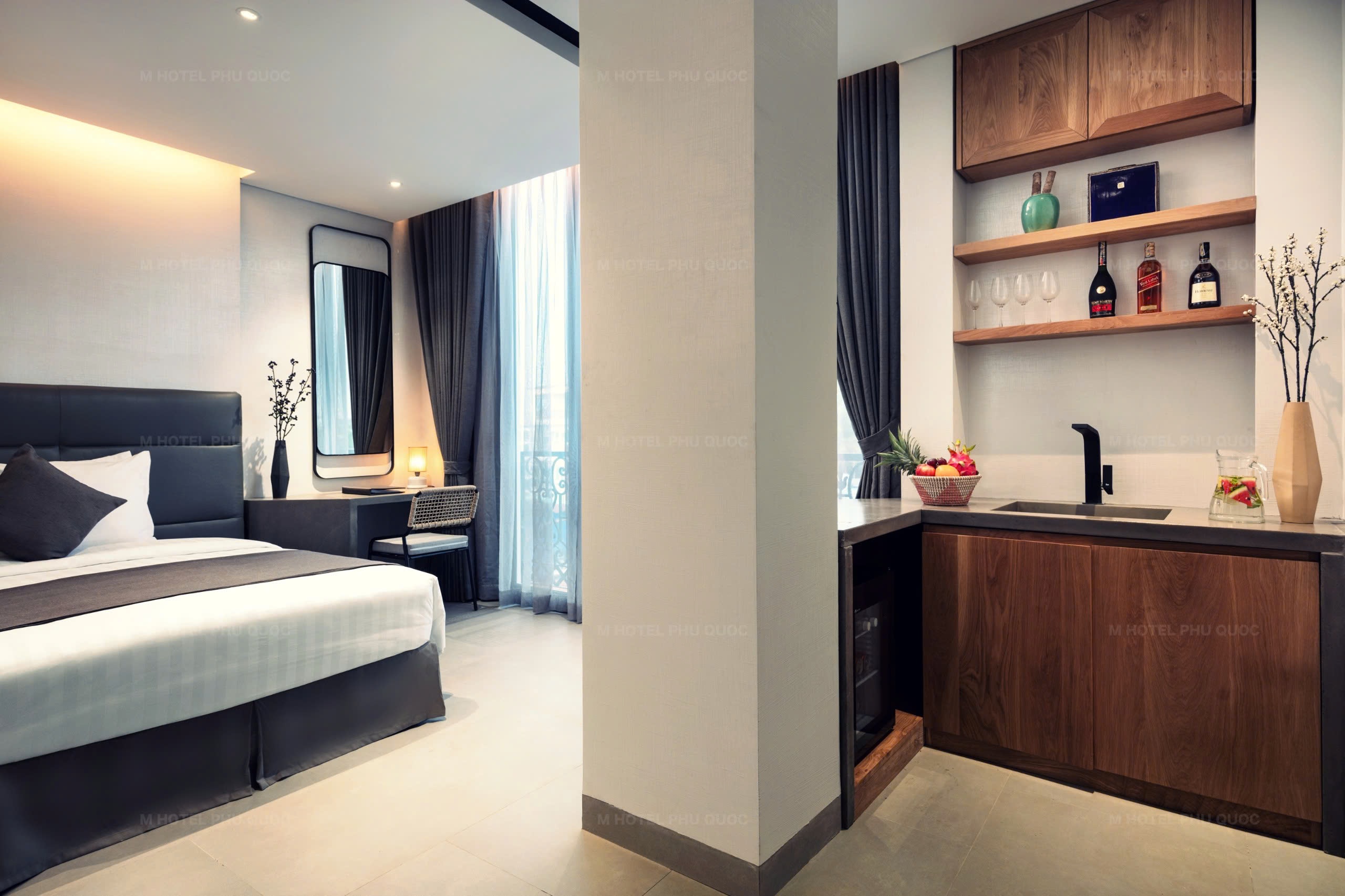 DELUXE TRIPLE SUITE CITYVIEW WITH BALCONY