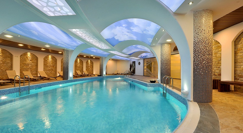 indoor pool.jpeg