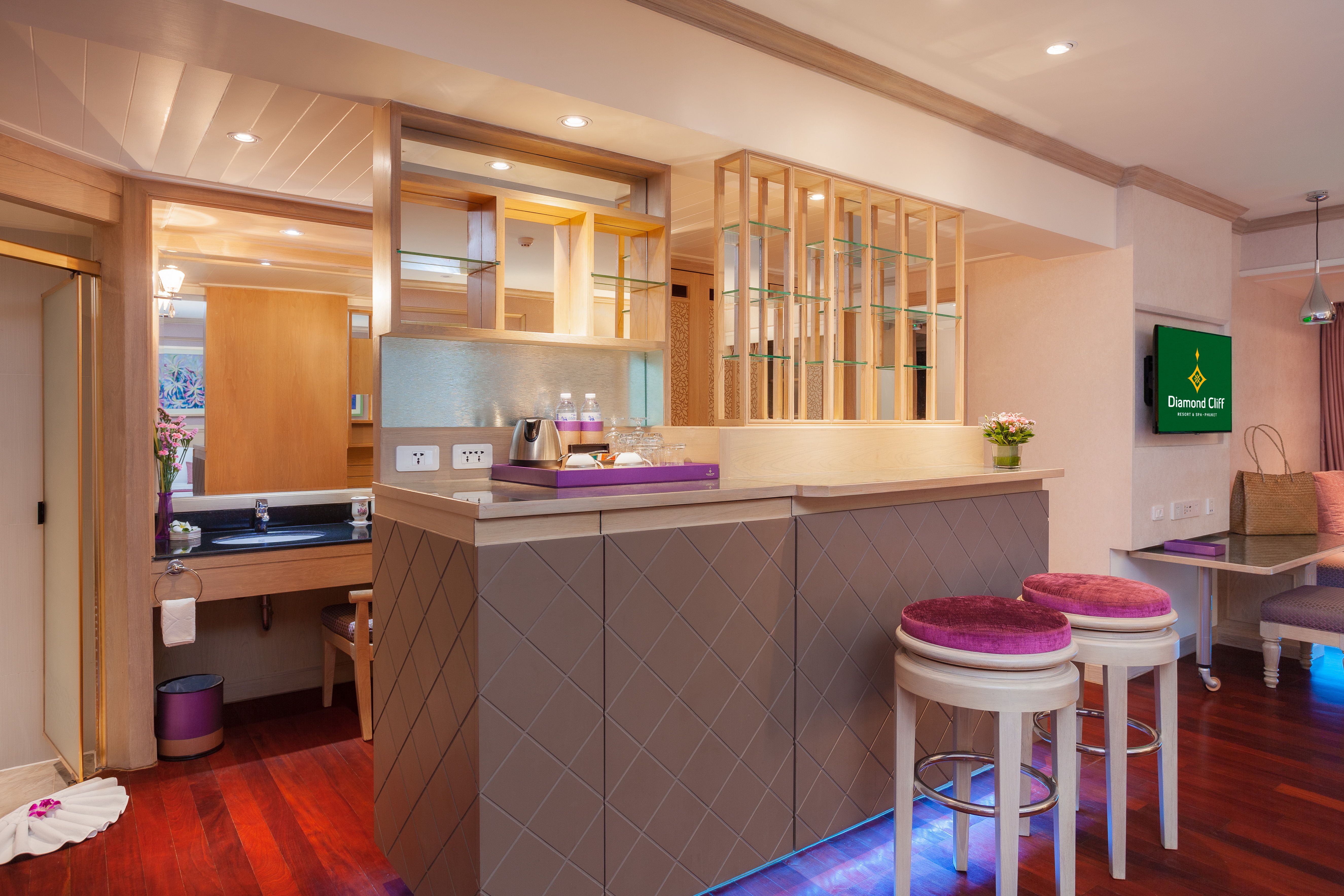 Diamond Jacuzzi Suite