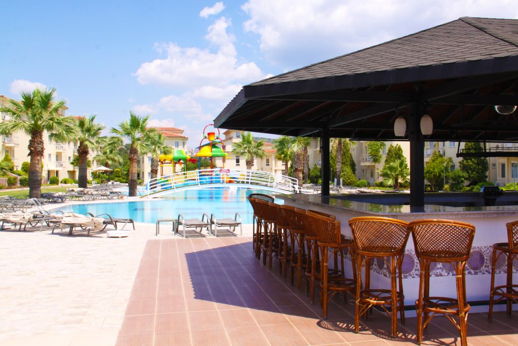 POOL BAR