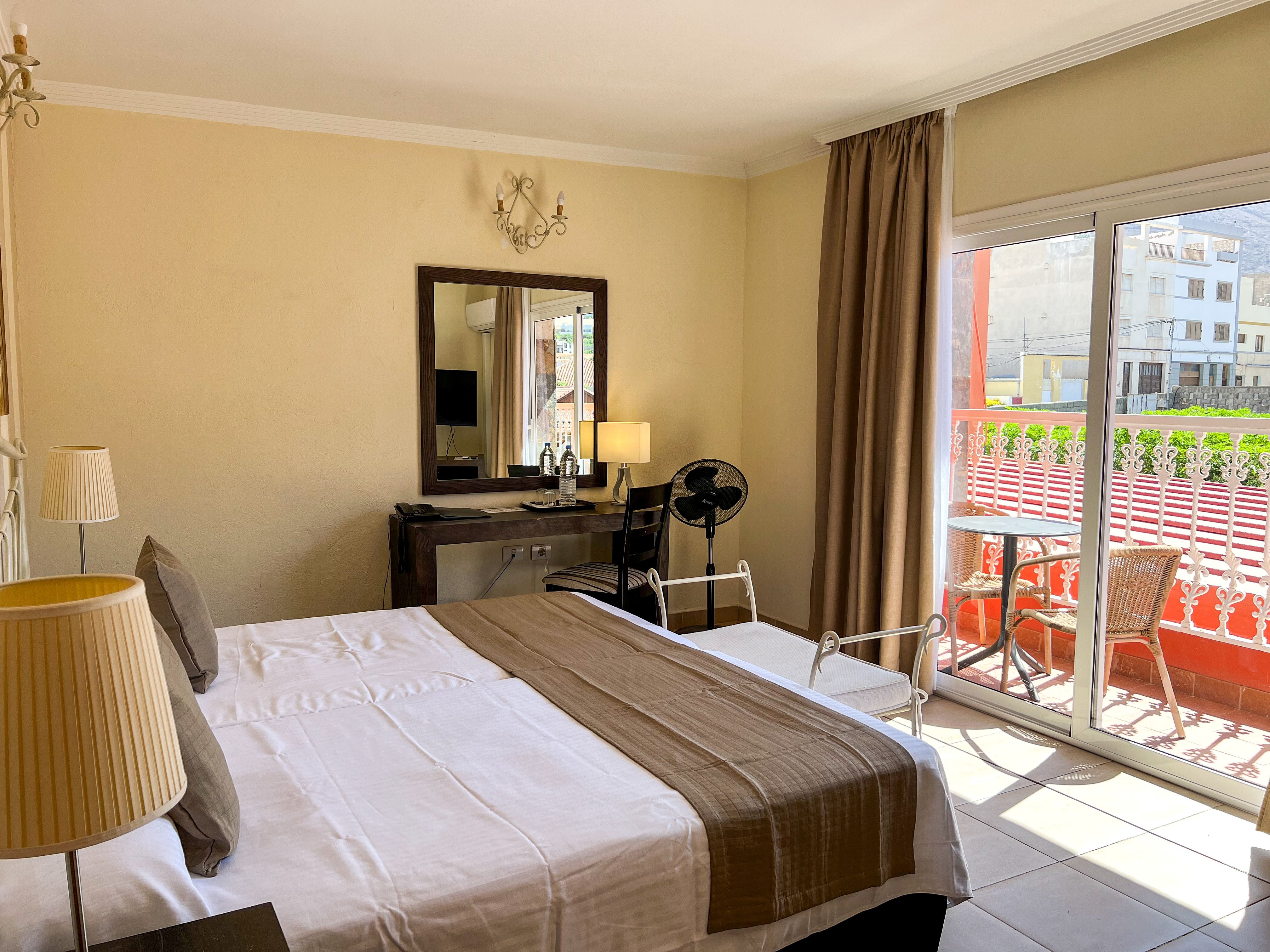DOUBLE STANDARD ROOM WITH BALCONY OR TERRACE