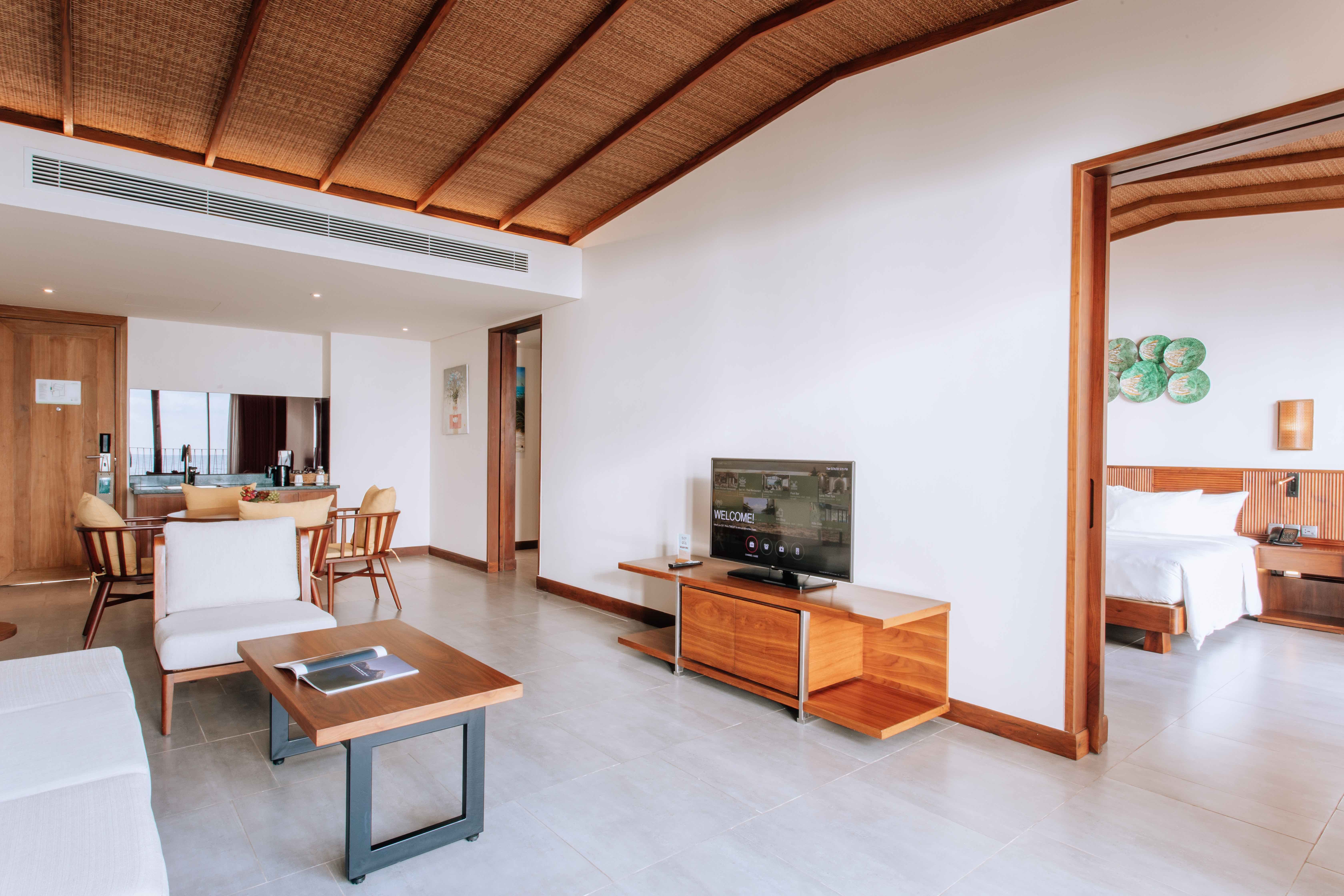 EXECUTIVE SUITE WITH BALCONY