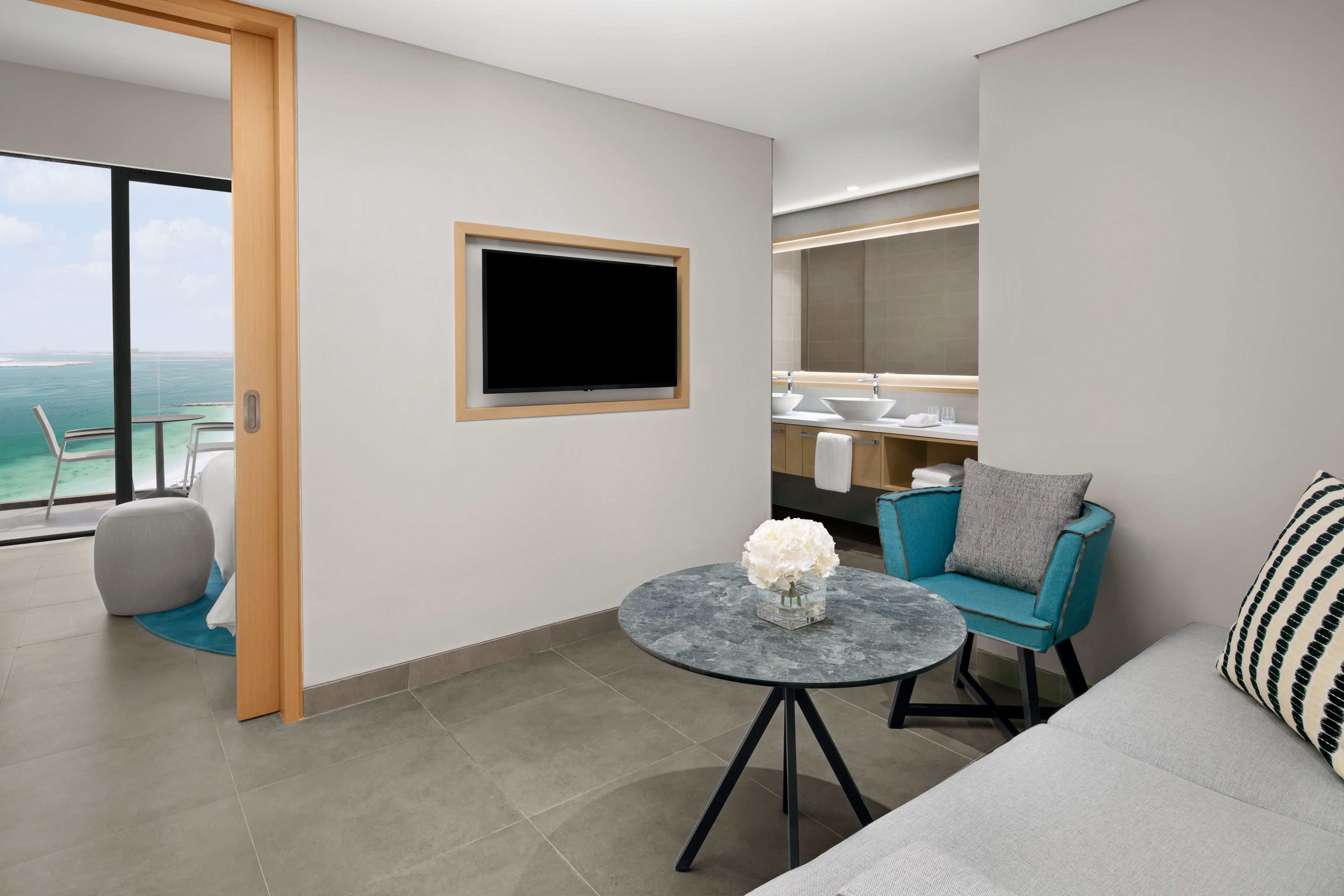 FAMILY ROOM BEACH & POOL VIEW ROOM