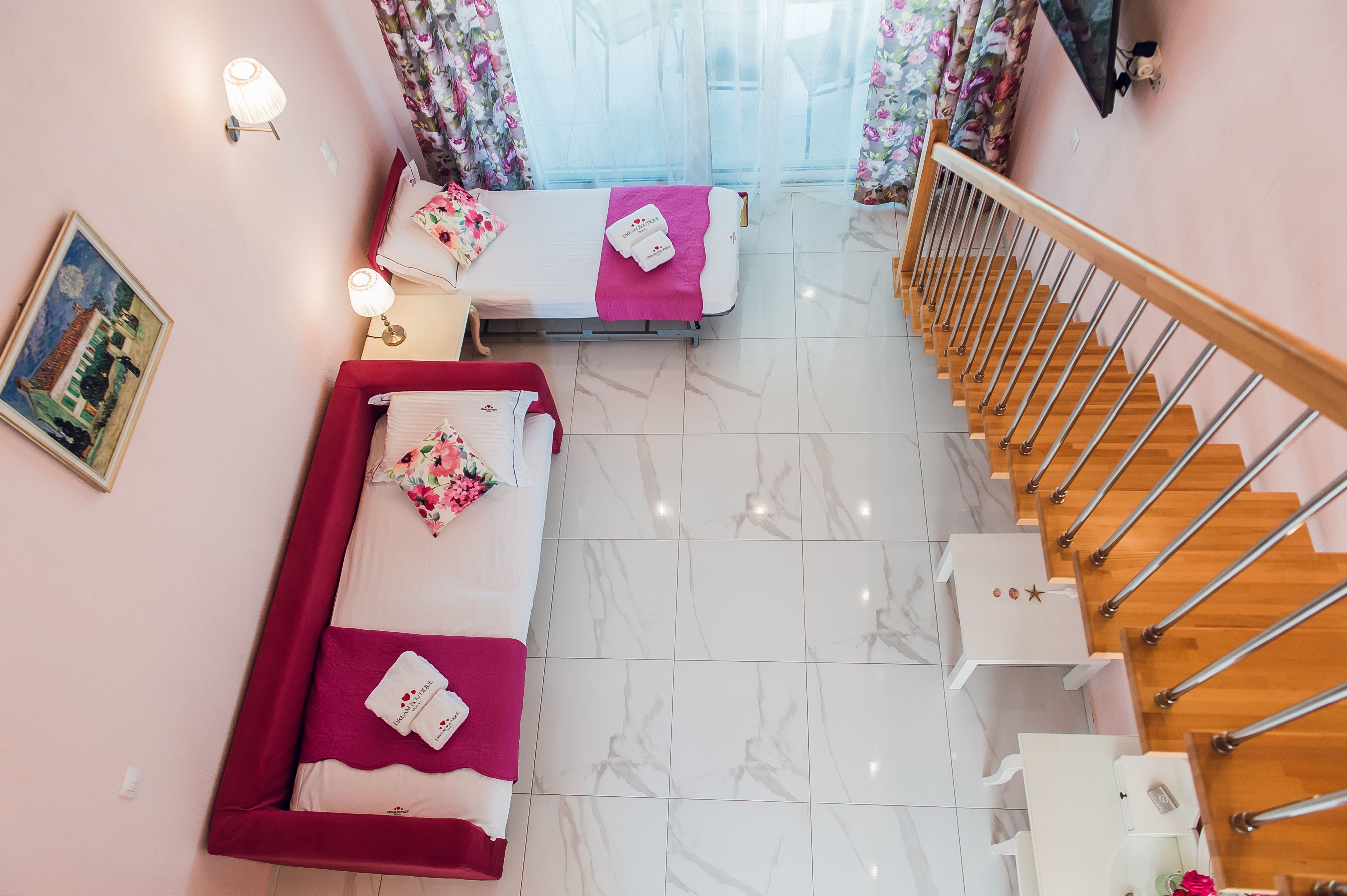 LUXURY SUITE SPLIT LEVEL