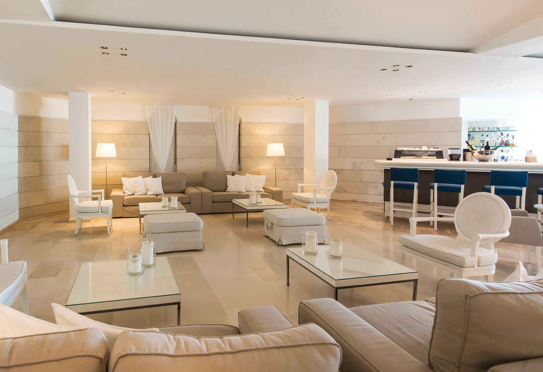 LOBBY BAR 