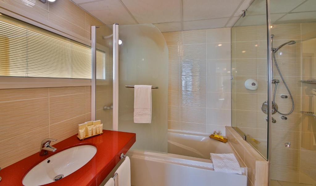 TWIN STANDARD ROOM (BALCONY OR TERRACE LOW COST)