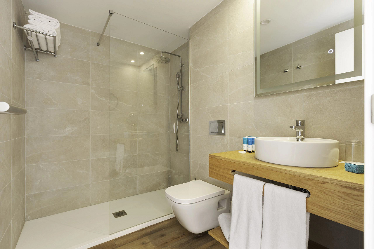 SUITE 1 BEDROOM SEAVIEW
