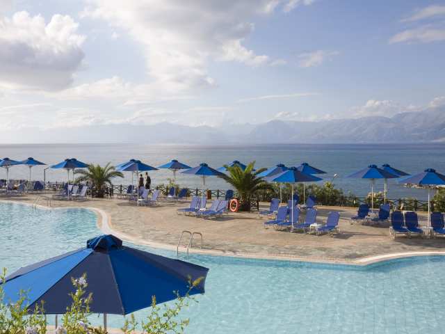 piscina si mare.jpg