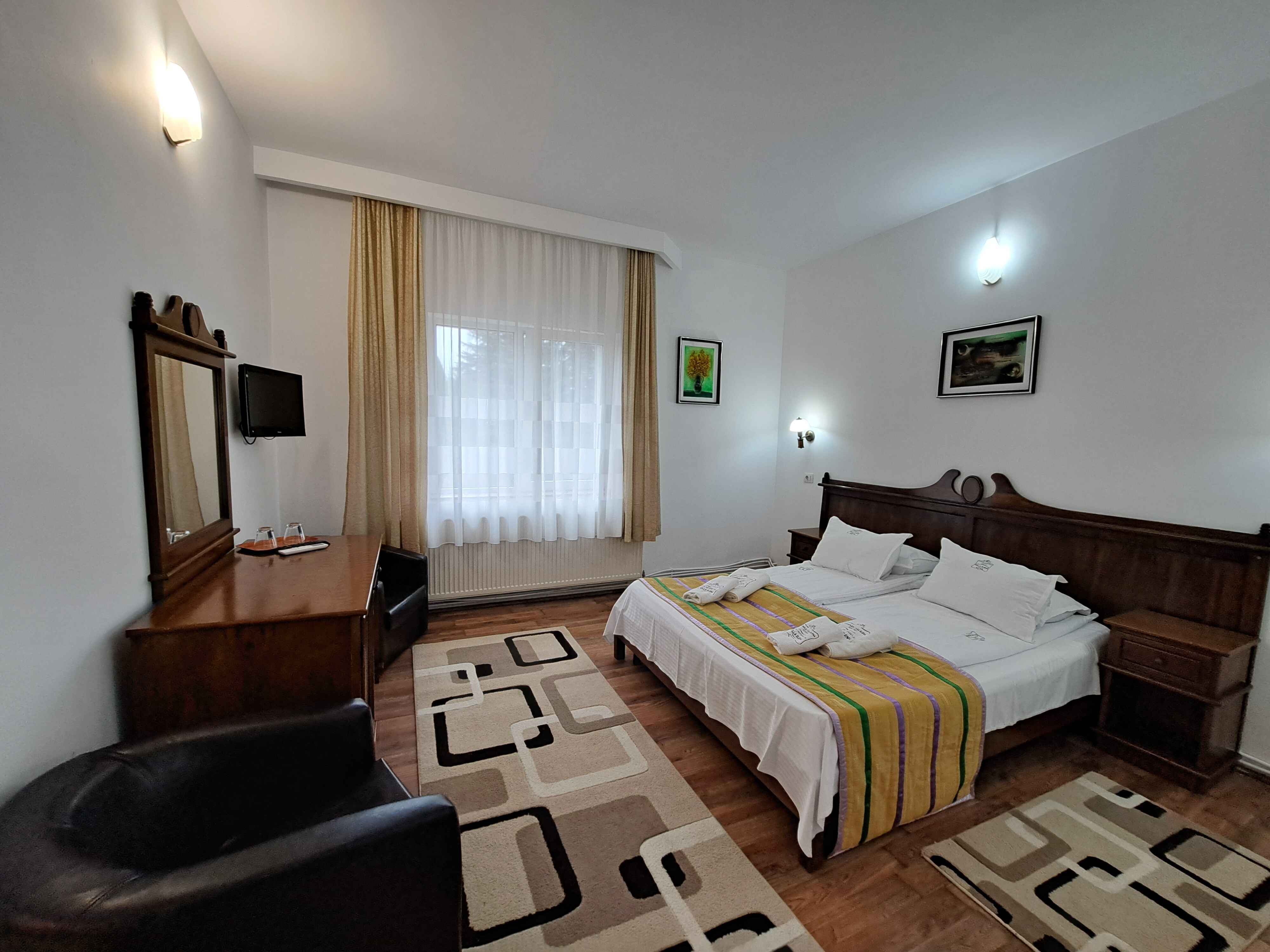 Vila E (43 locuri)