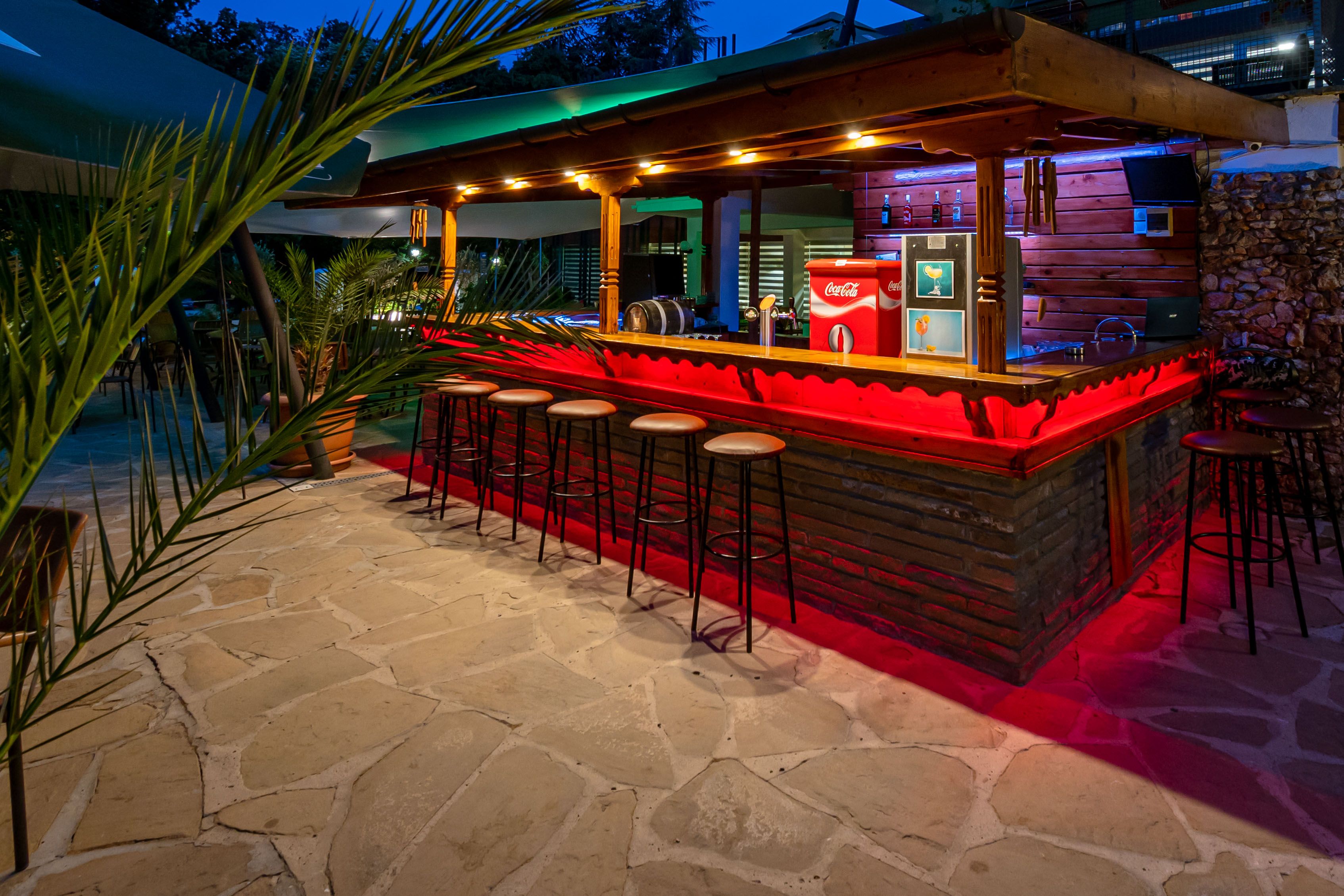 Pool Bar