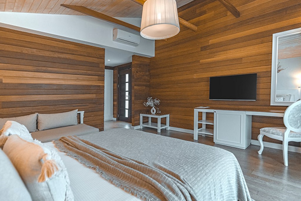 TANGERINE ROOM 