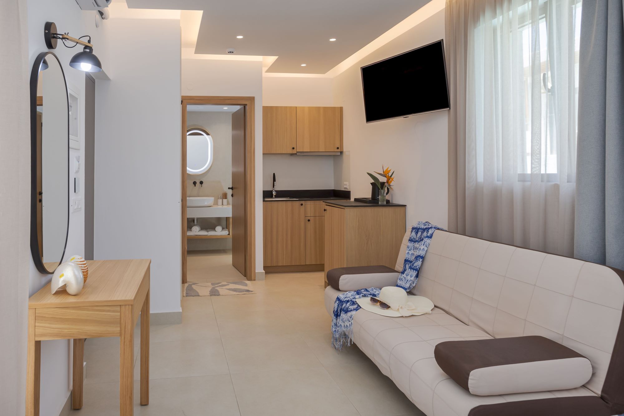 TRIPLE SUPERIOR STUDIO BALCONY OR TERRACE