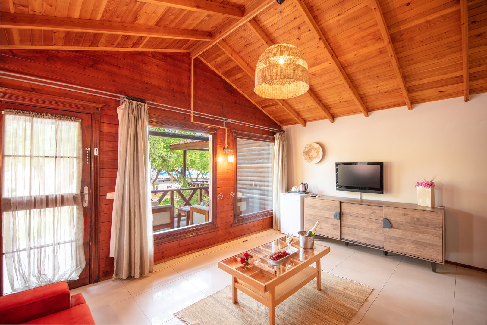DELUXE SUIT BUNGALOW