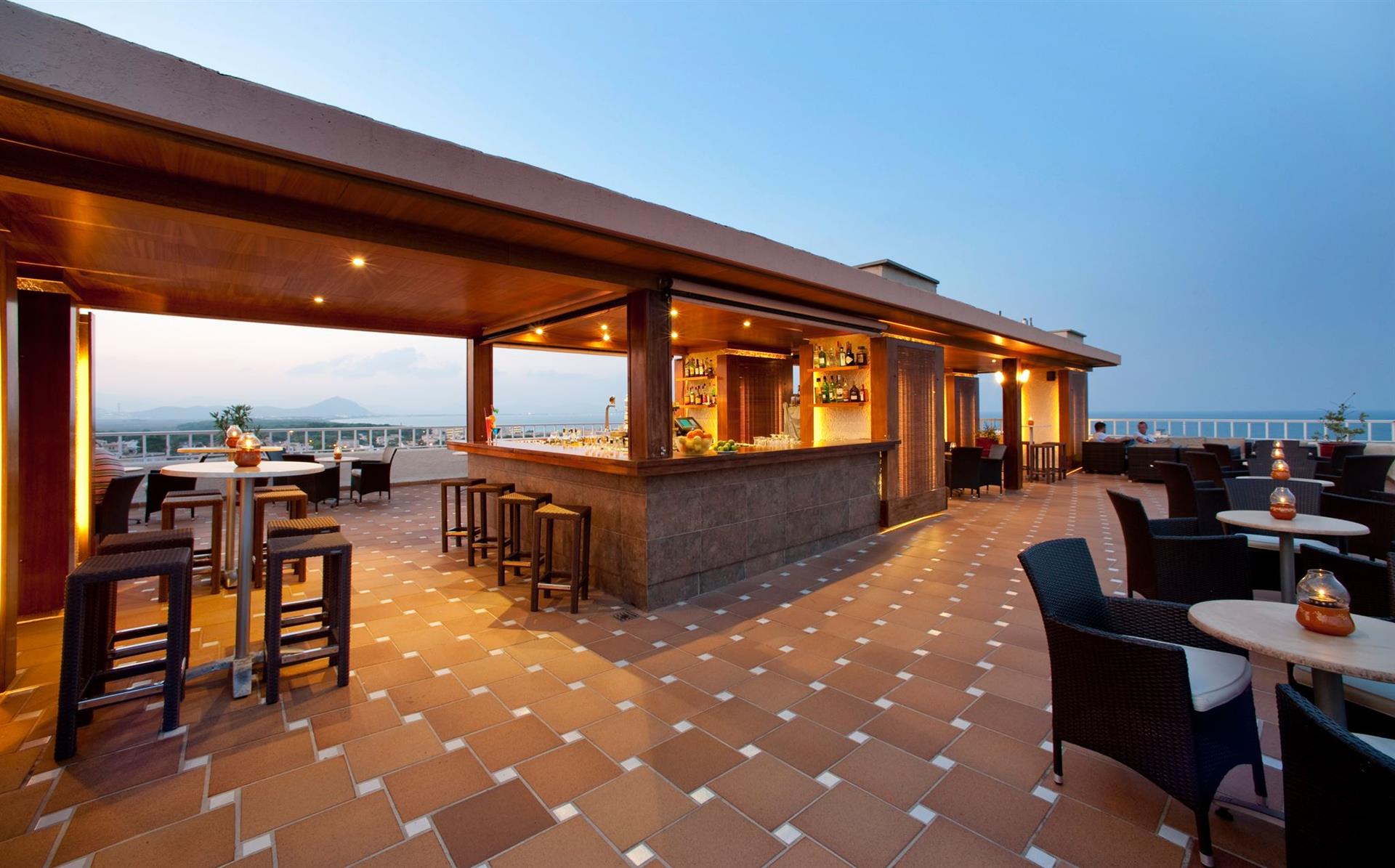 Panoramic Bar