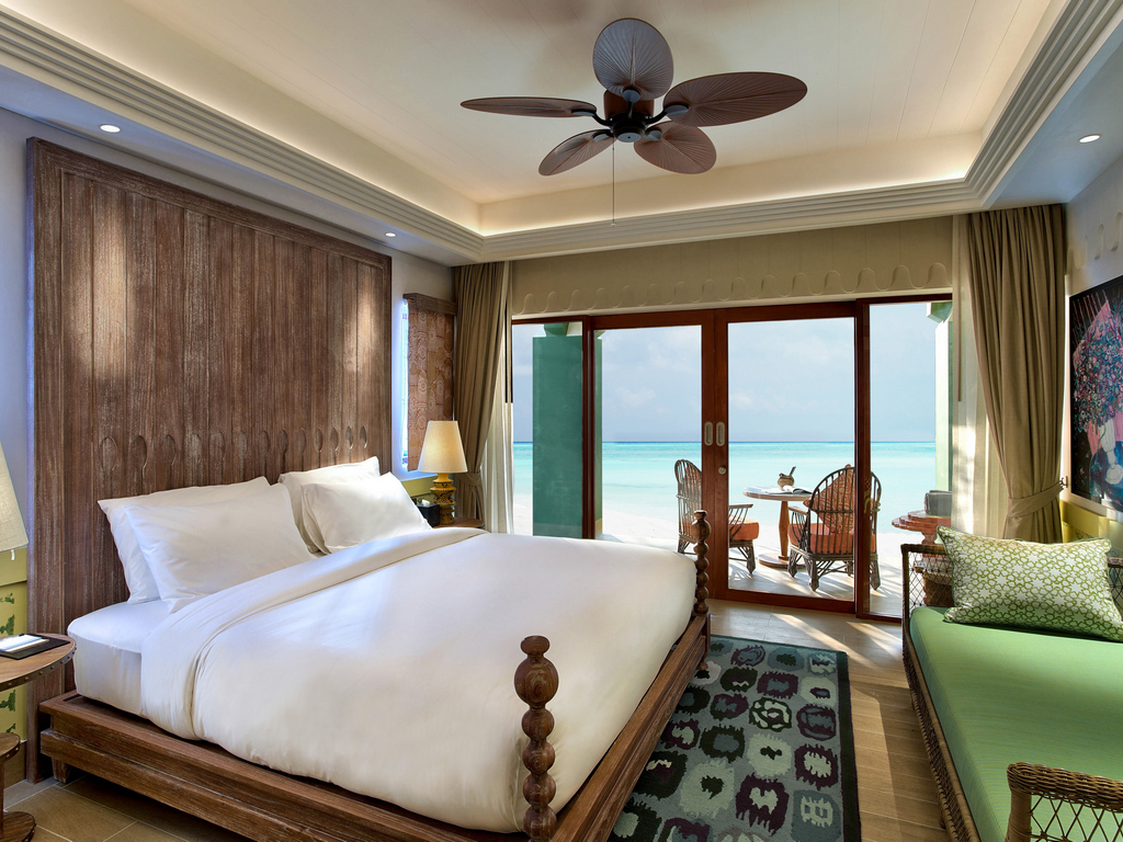 BEACH ROOM