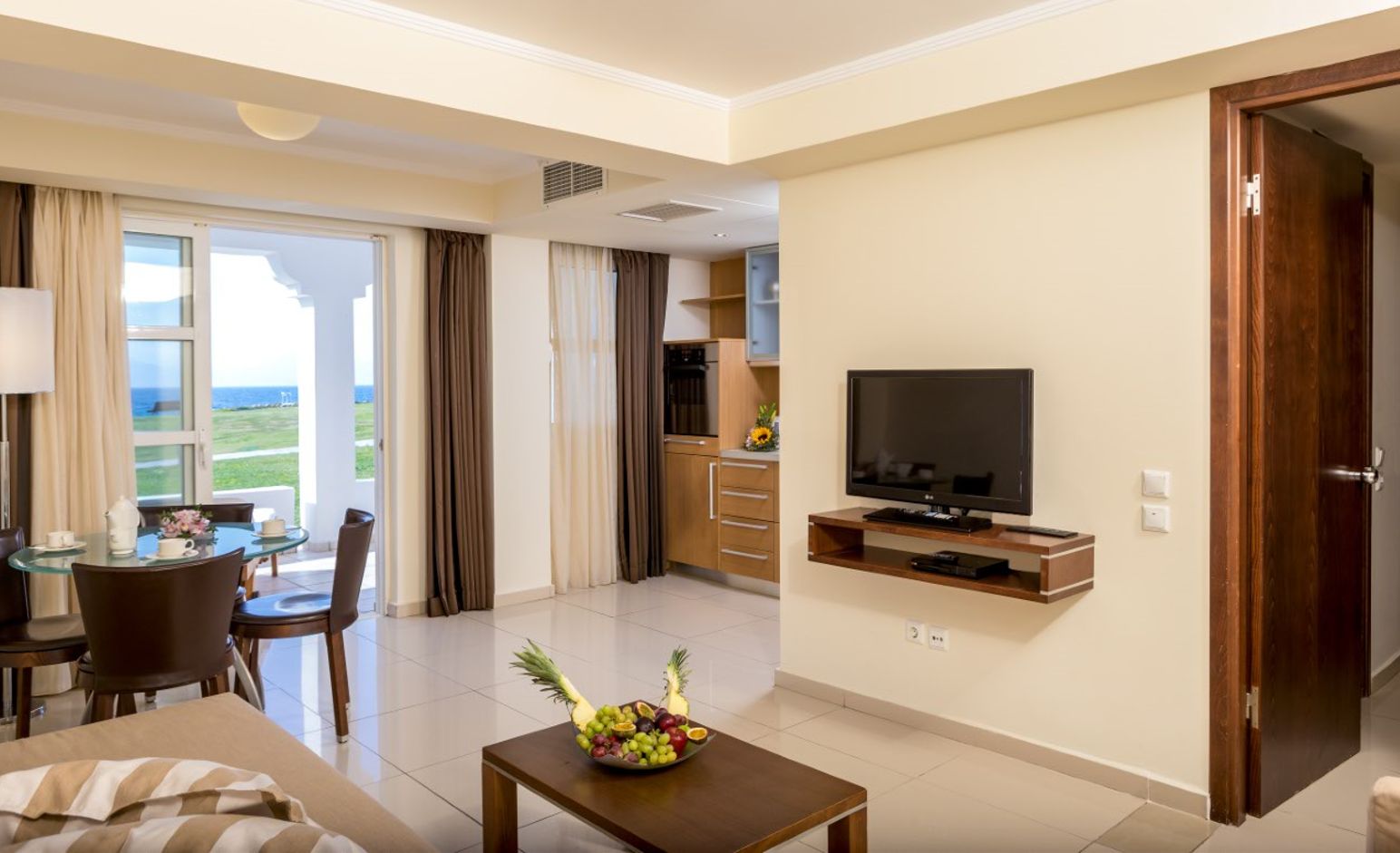 Executive Apartment 2 Bedrooms SeaFront Balcony or Terrace