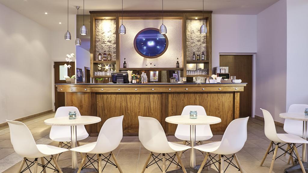 Estia Main Bar