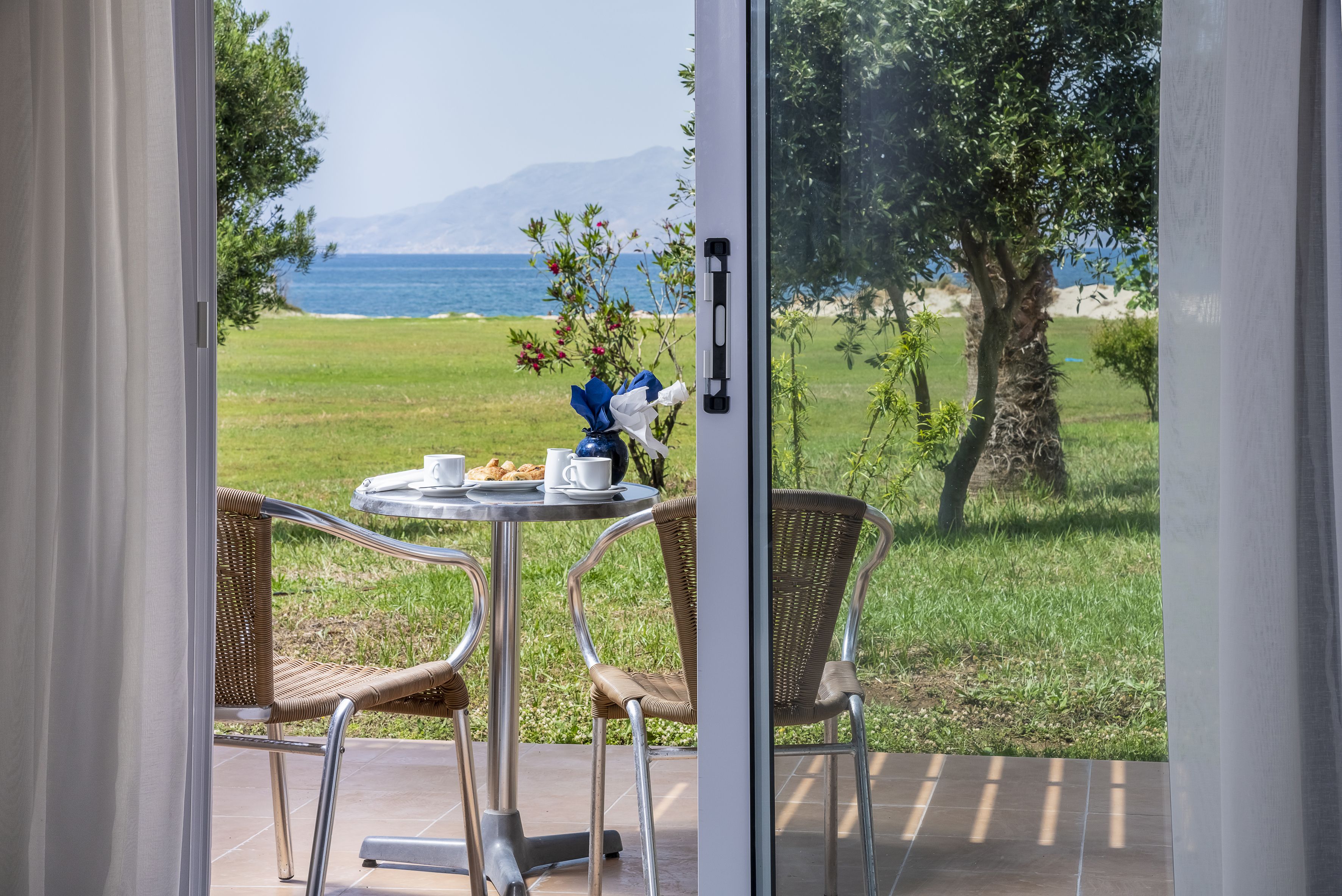 DOUBLE SUPERIOR SIDE SEA VIEW ROOM
