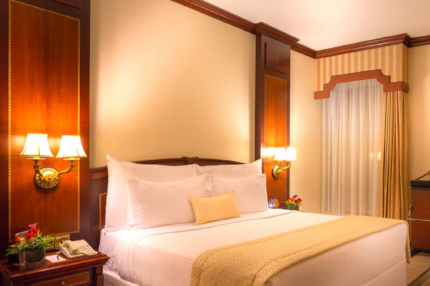 DELUXE ROOM