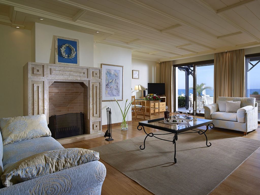 ROYAL SUITE SEA FRONT SHARING POOL